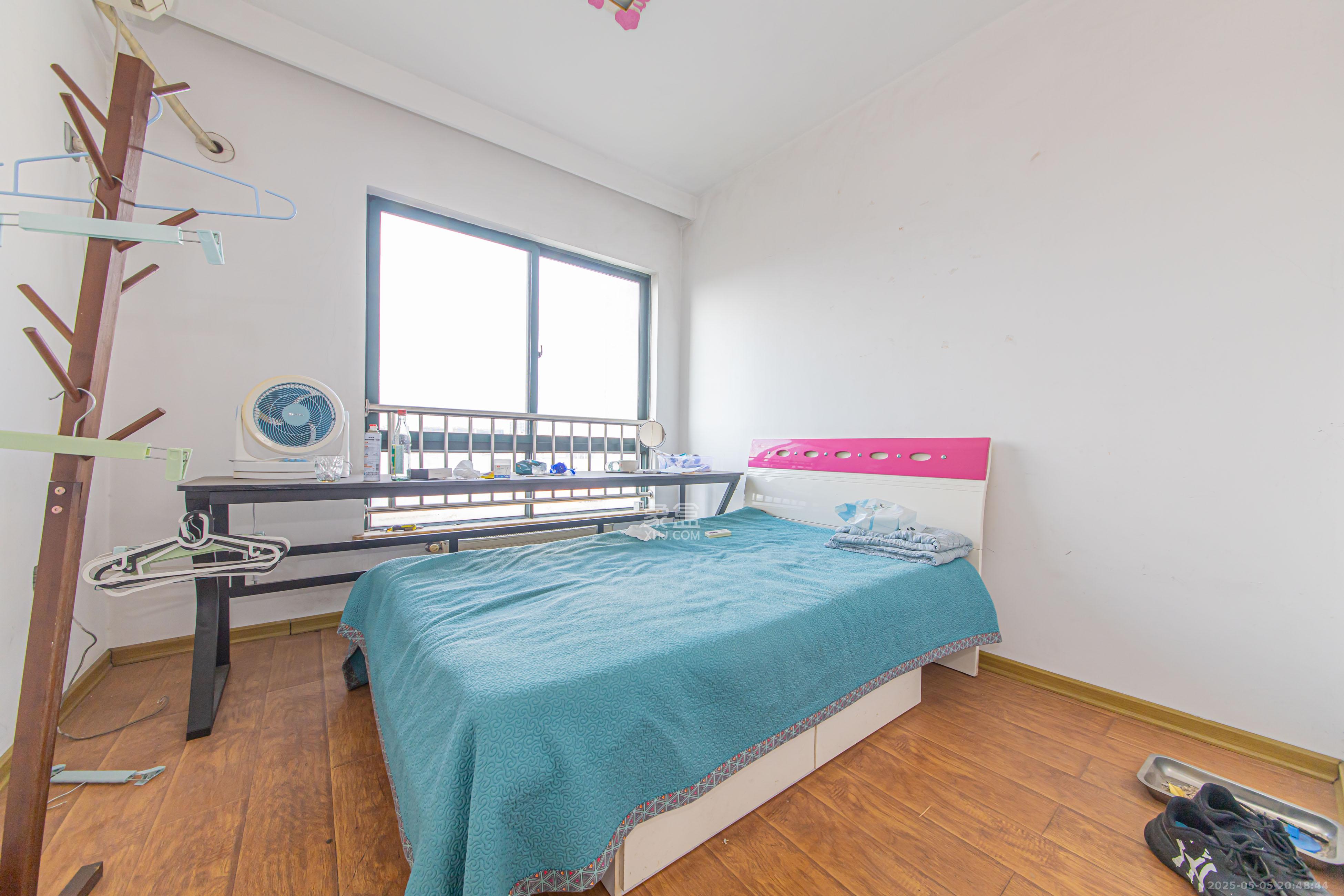 保利花园  3室2厅2卫    115.0万卧室