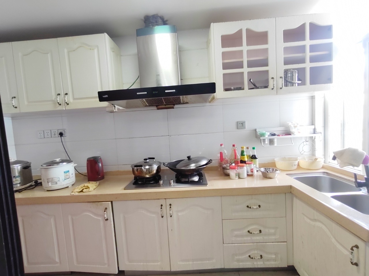 众和公寓  2室2厅1卫    89.0万 众和公寓  2室2厅1卫    89.0万客厅