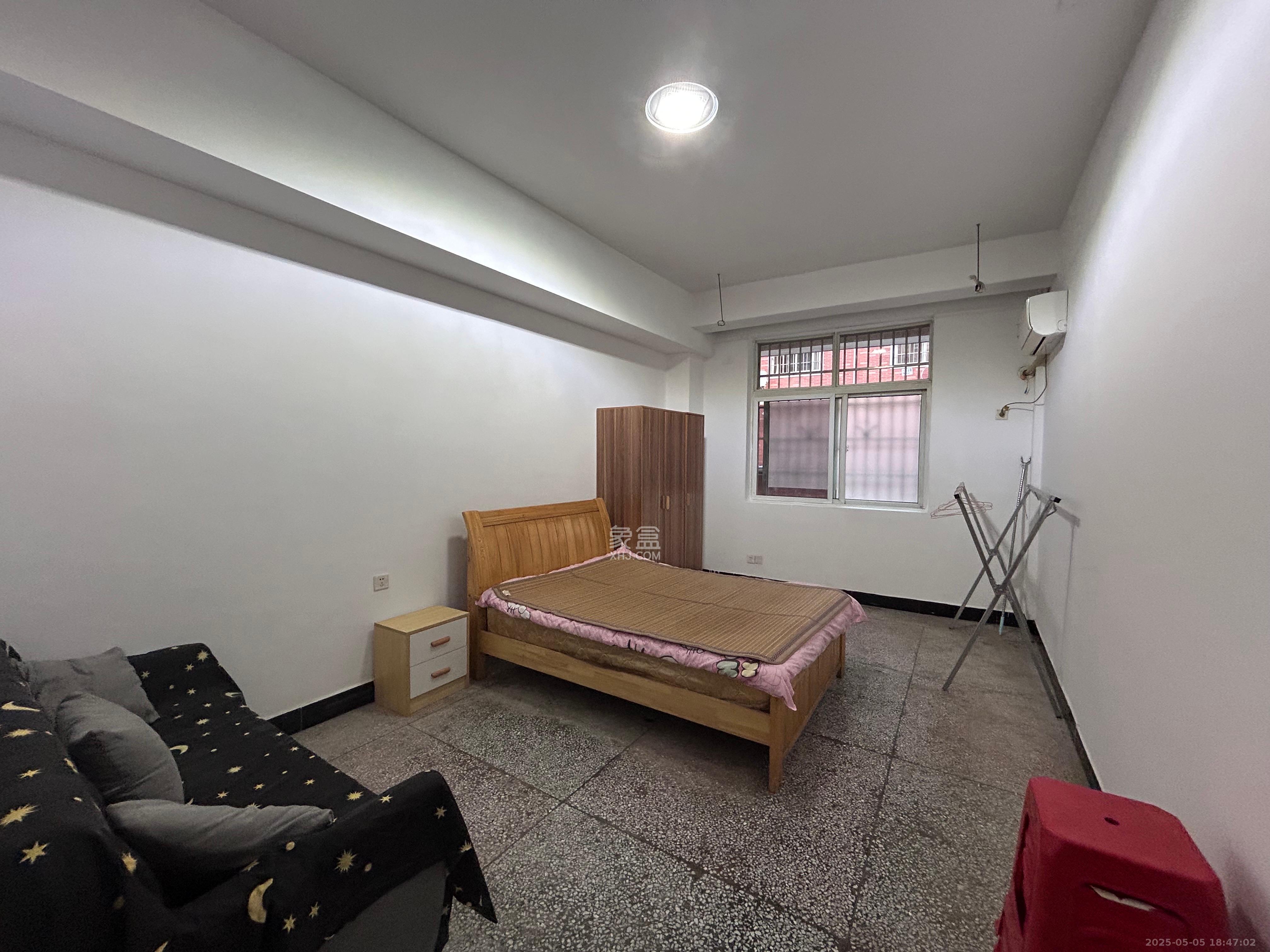 金鹰机电大市场  3室2厅1卫   1300.00元/月室内图