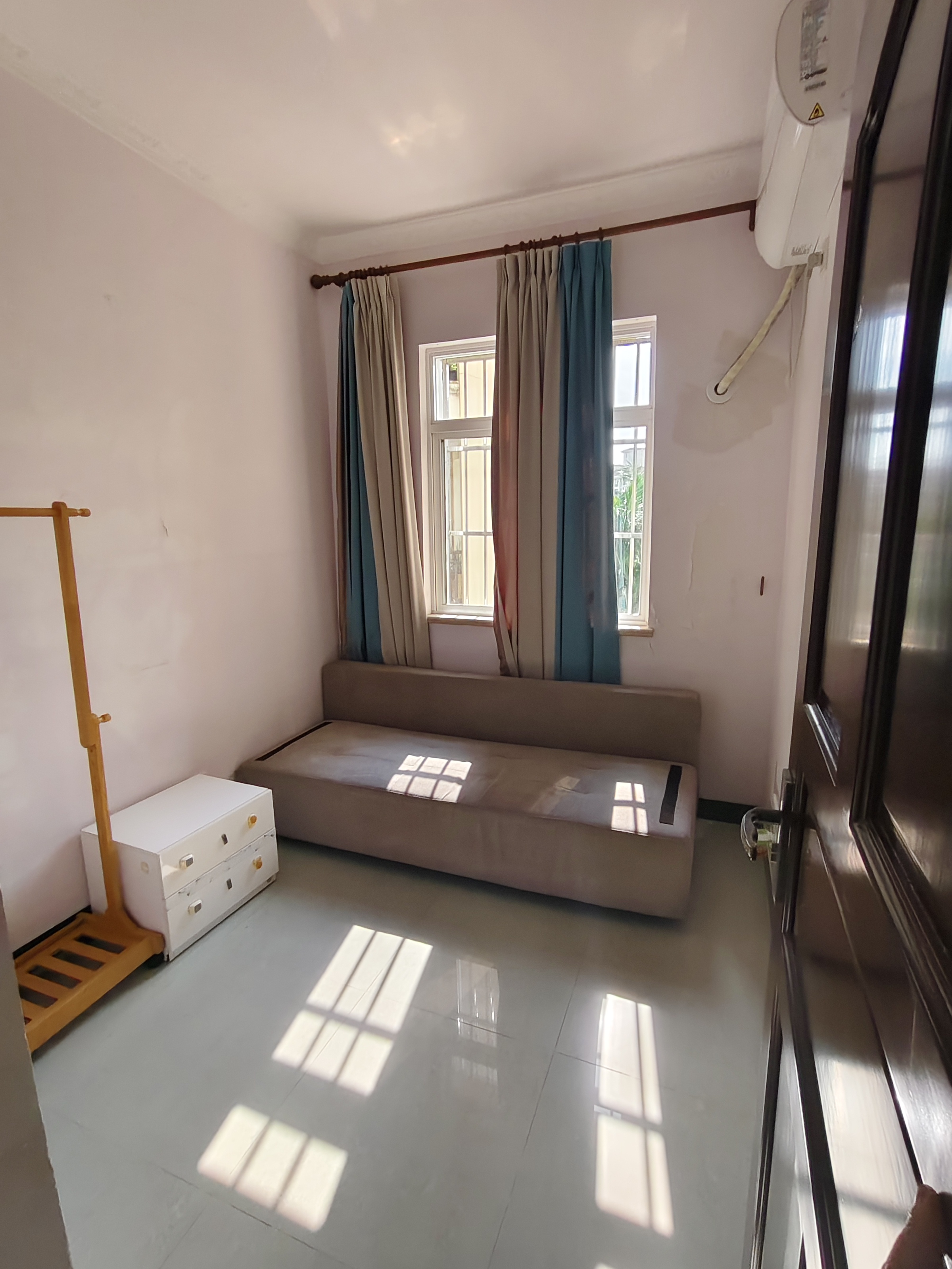 四季华庭1期 4室2厅2卫 3200.0元/月 四季华庭1期 4室2厅2卫 3200.0元/月室内图