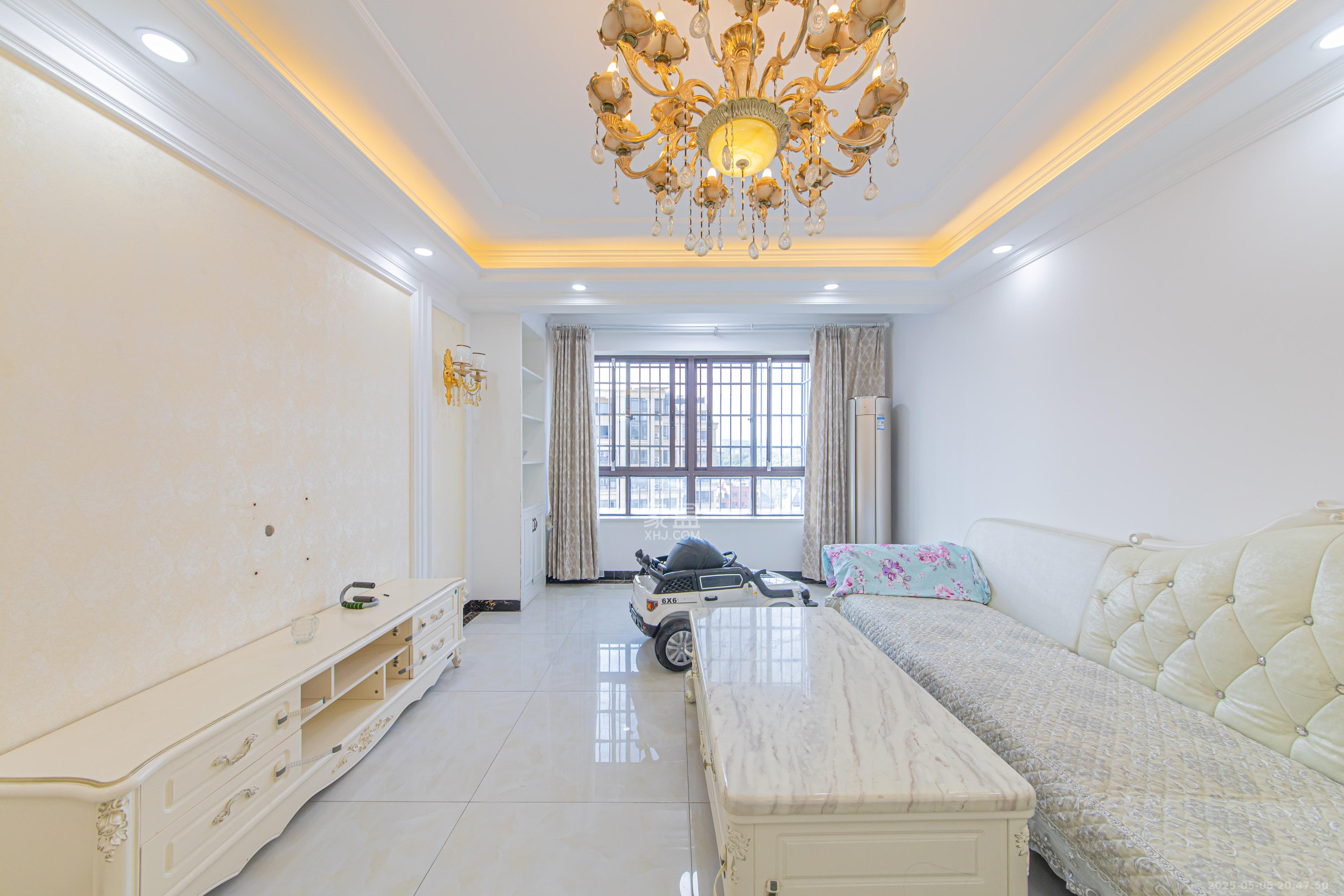 北辰中央公园B区 4室2厅2卫 131.0万 北辰中央公园B区 4室2厅2卫 131.0万客厅