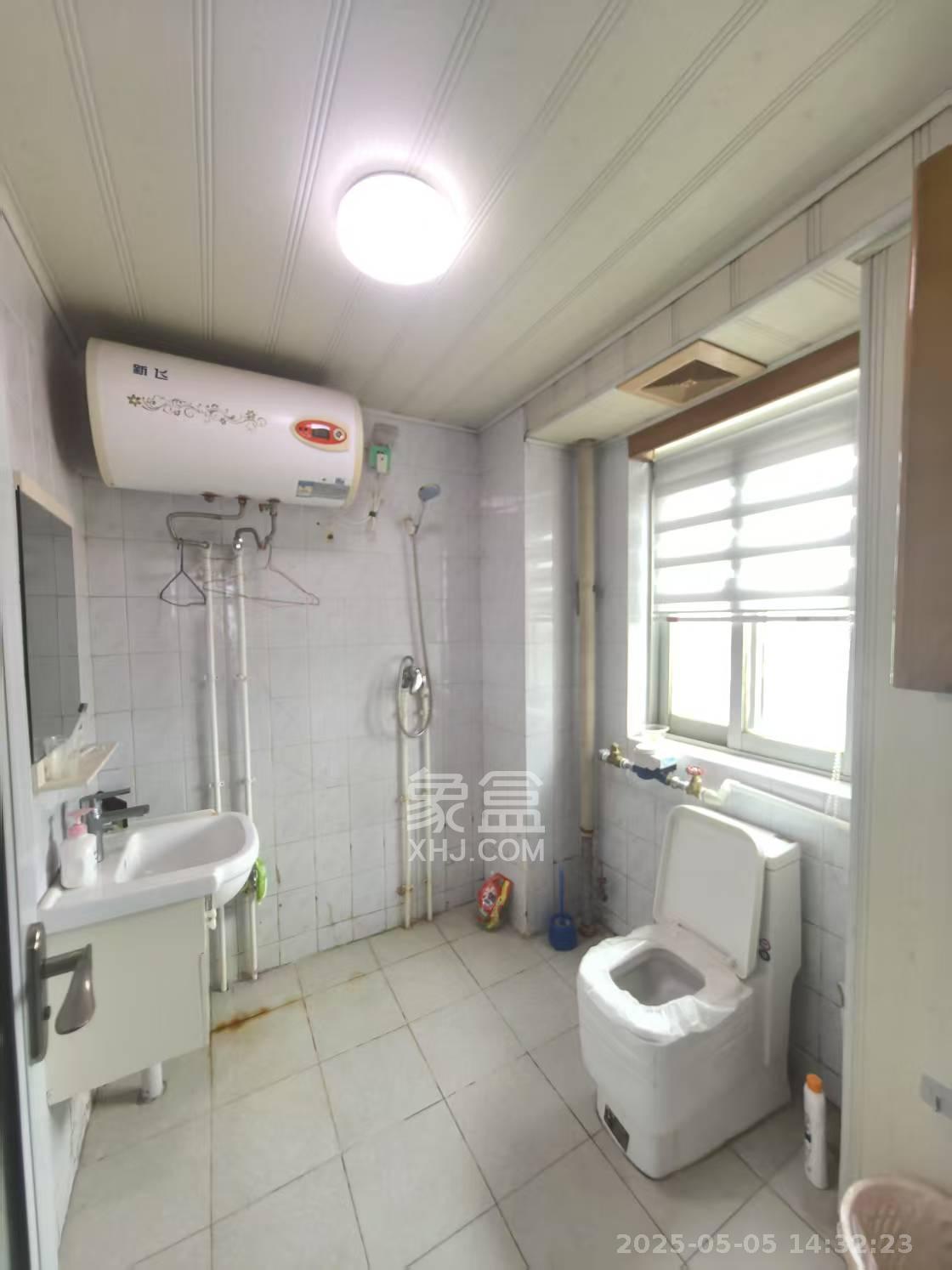 建工集团单位房 4室2厅1卫 2700.0元/月 建工集团单位房 4室2厅1卫 2700.0元/月室内图