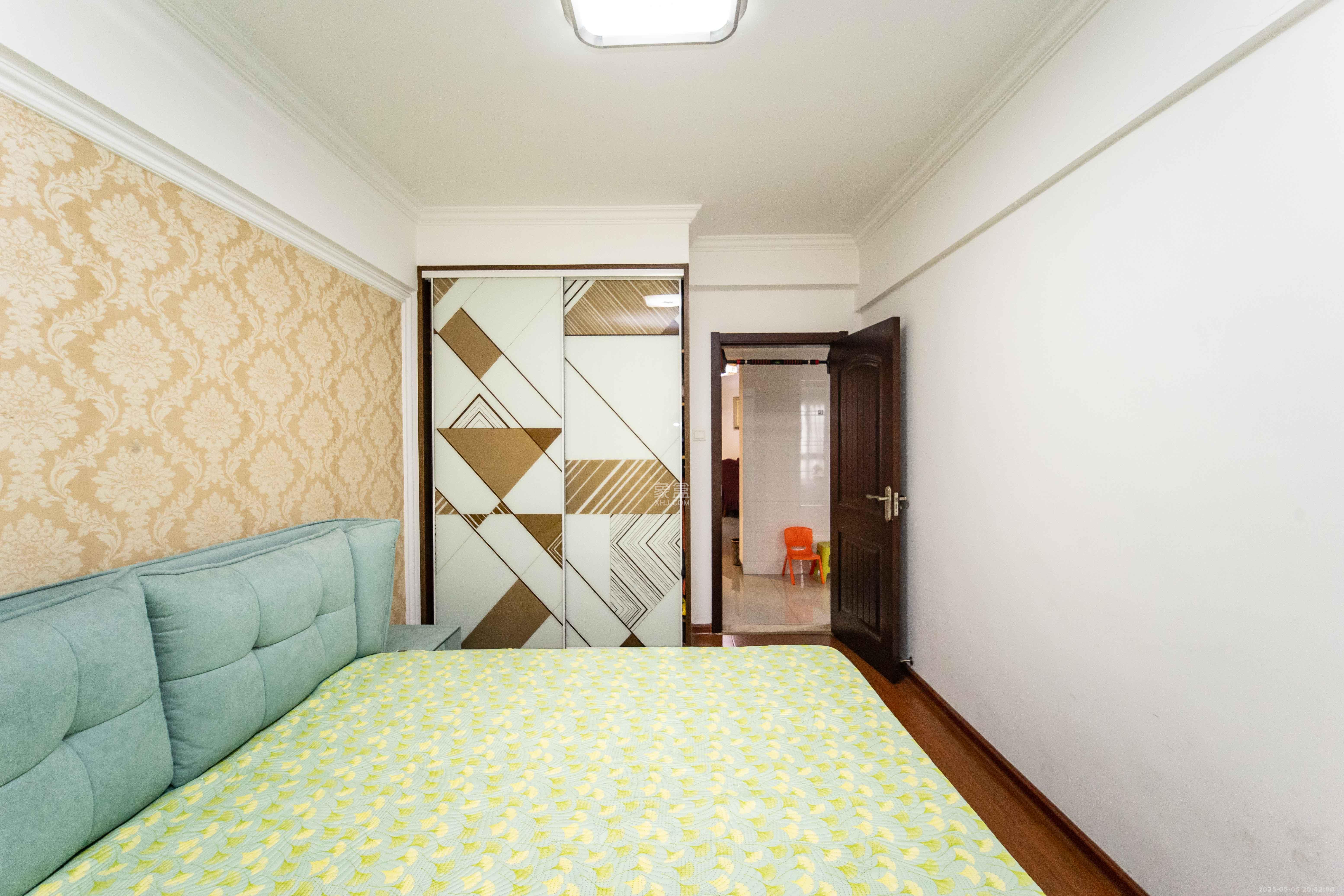 浏阳河畔家园 3室2厅2卫 99.0万 浏阳河畔家园 3室2厅2卫 99.0万卧室