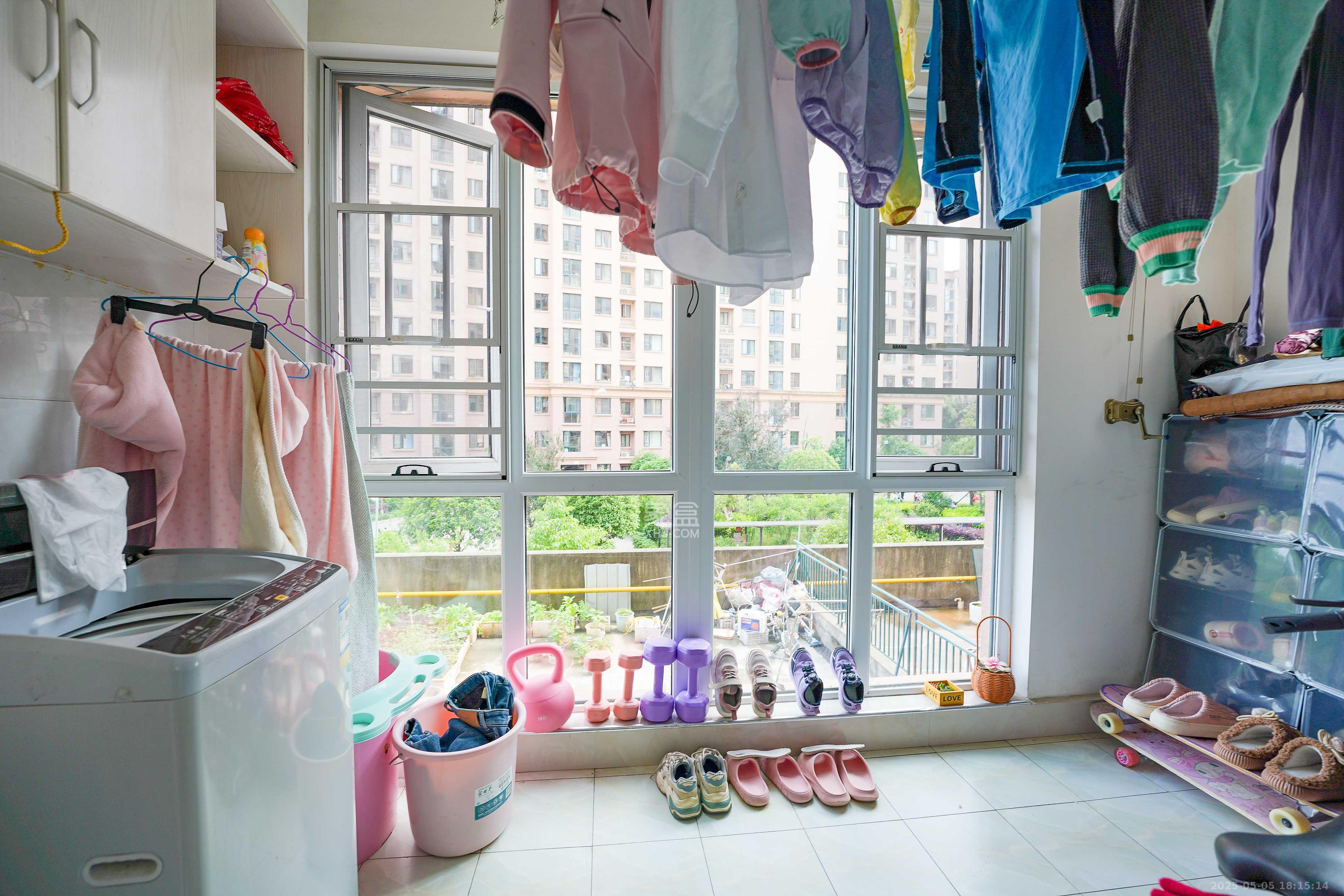 丽发新城 2室1厅1卫 56.0万 丽发新城 2室1厅1卫 56.0万阳台