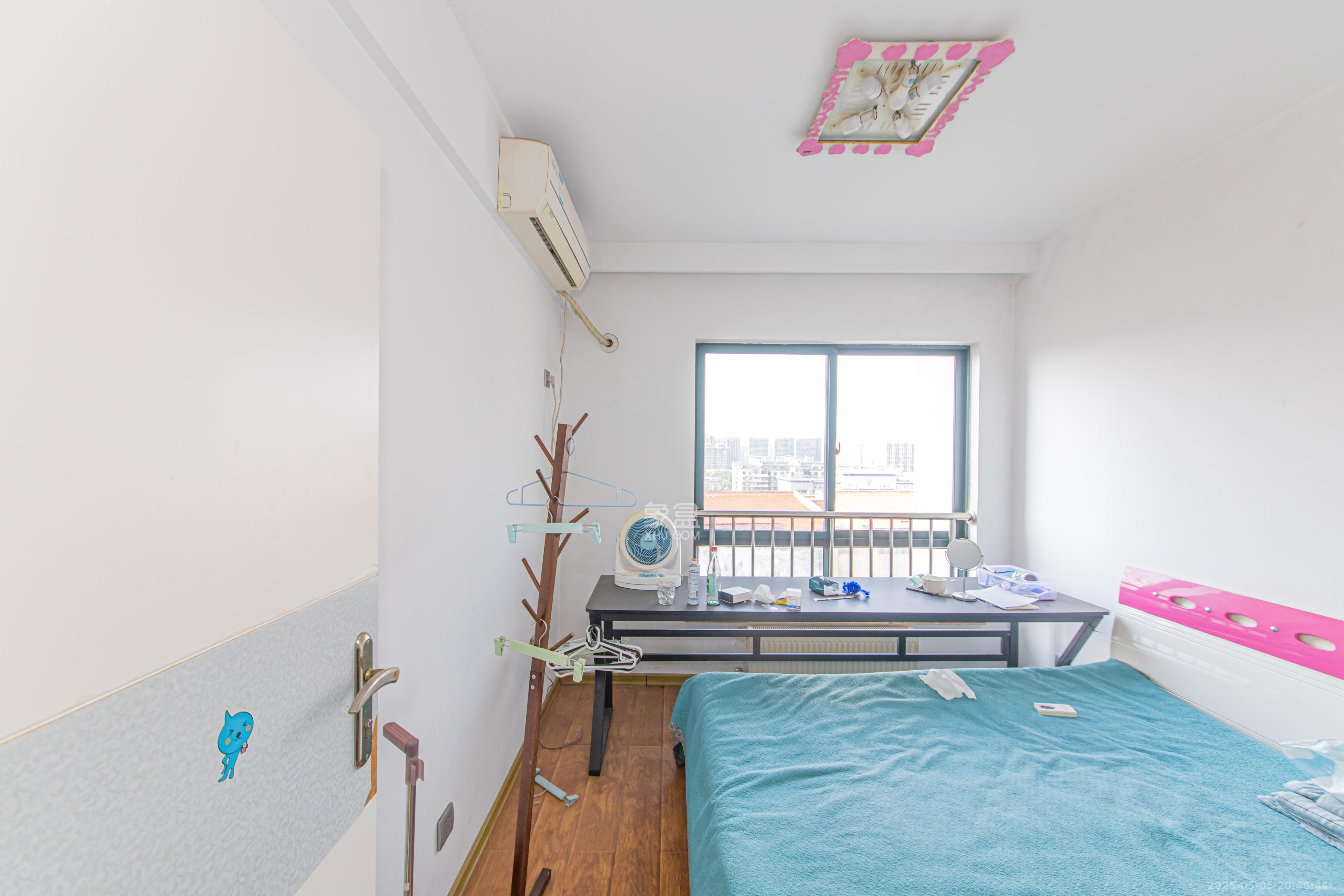 保利花园 3室2厅2卫 115.0万 保利花园 3室2厅2卫 115.0万卧室