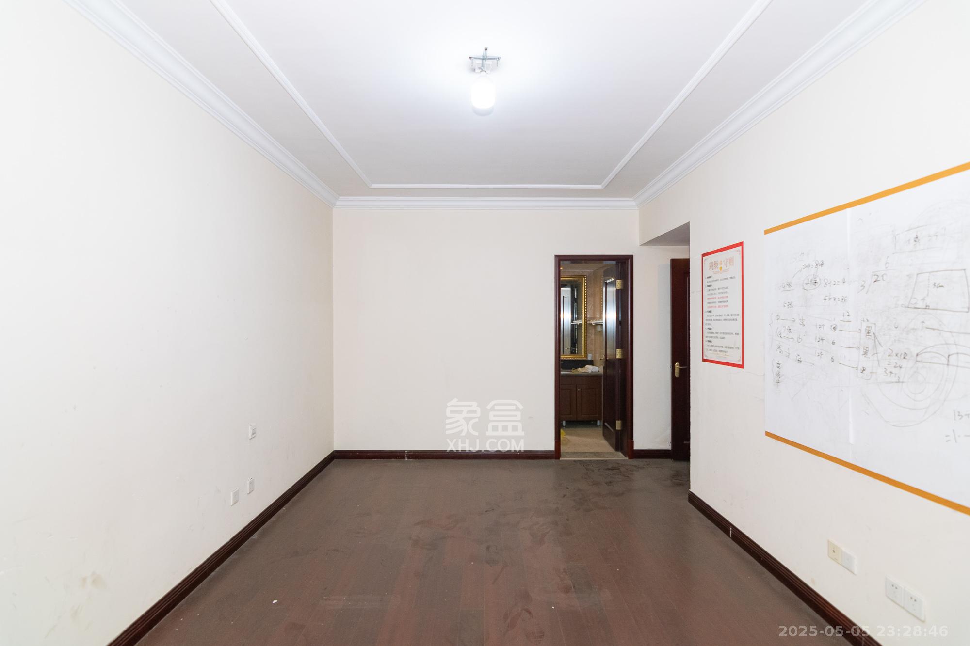 富基世纪公园 3室2厅2卫 60.0万 富基世纪公园 3室2厅2卫 60.0万卧室