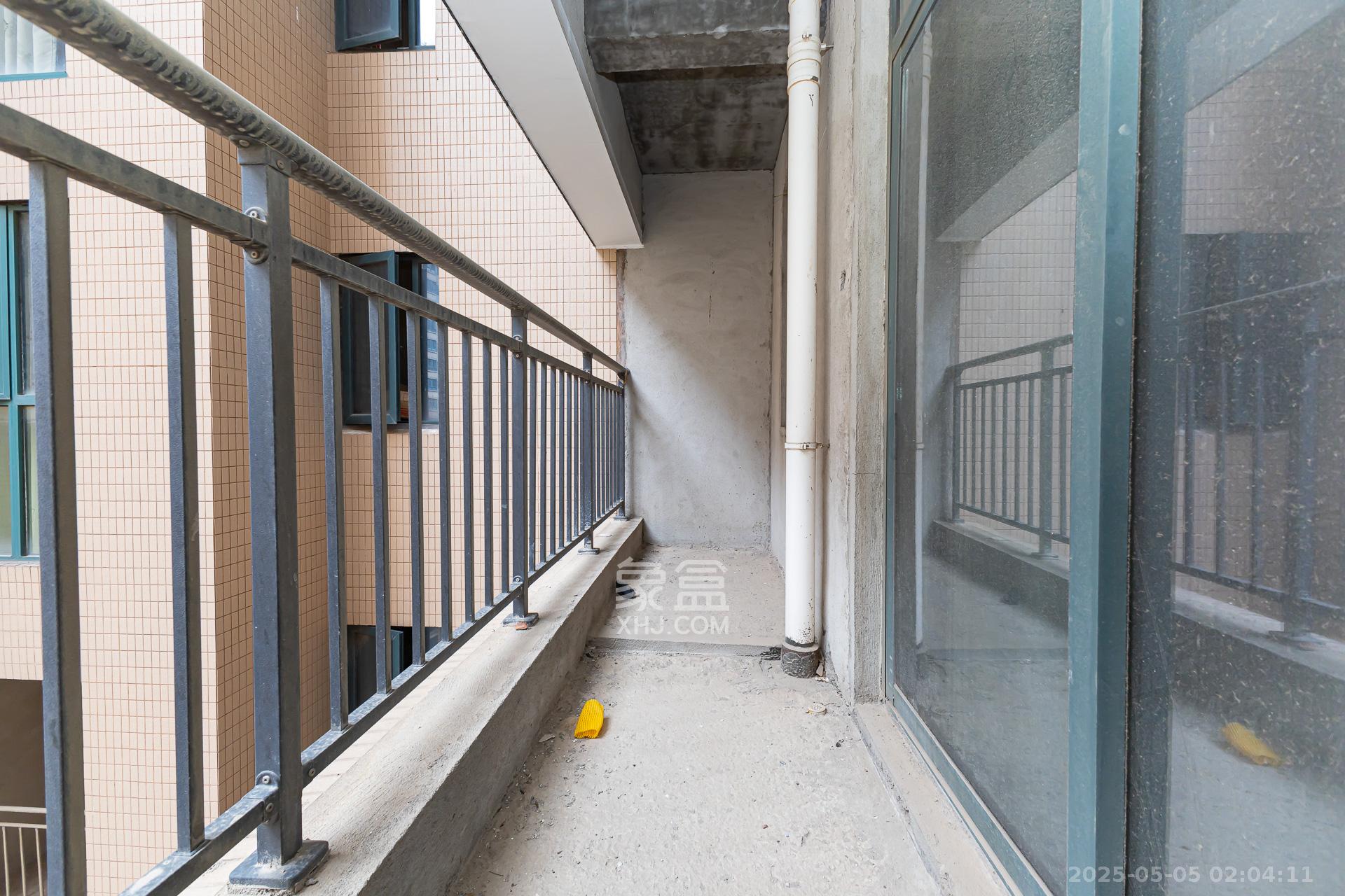 金湘苑(星澜之悦) 4室2厅2卫 85.0万 金湘苑(星澜之悦) 4室2厅2卫 85.0万阳台