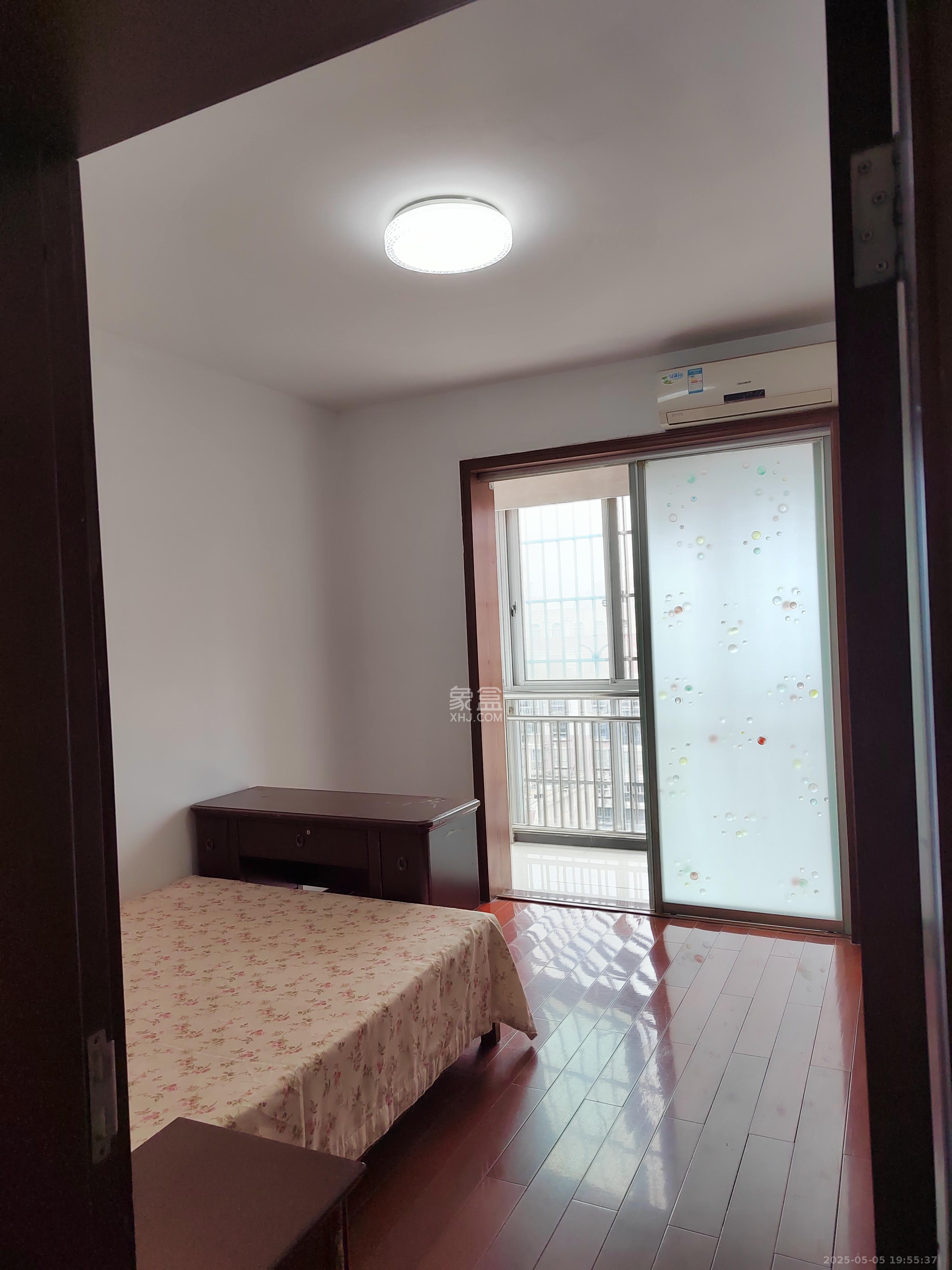 荷花园电信宿舍（天辰荷花苑）  4室2厅2卫   4000.00元/月室内图
