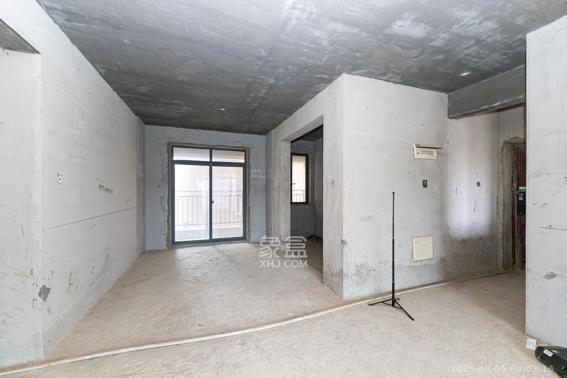 金湘苑(星澜之悦) 4室2厅2卫 85.0万 金湘苑(星澜之悦) 4室2厅2卫 85.0万客厅