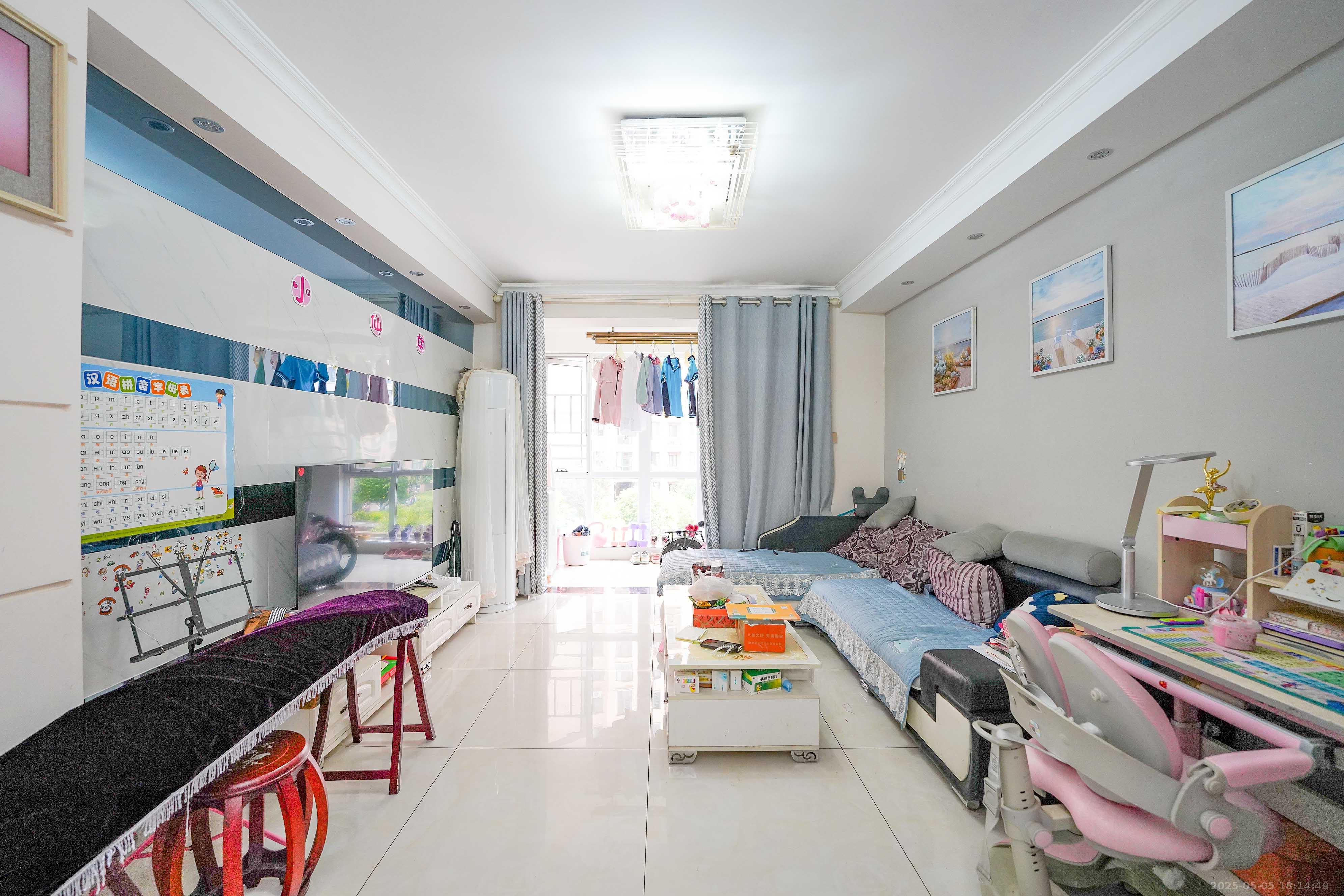 丽发新城 2室1厅1卫 56.0万 丽发新城 2室1厅1卫 56.0万客厅