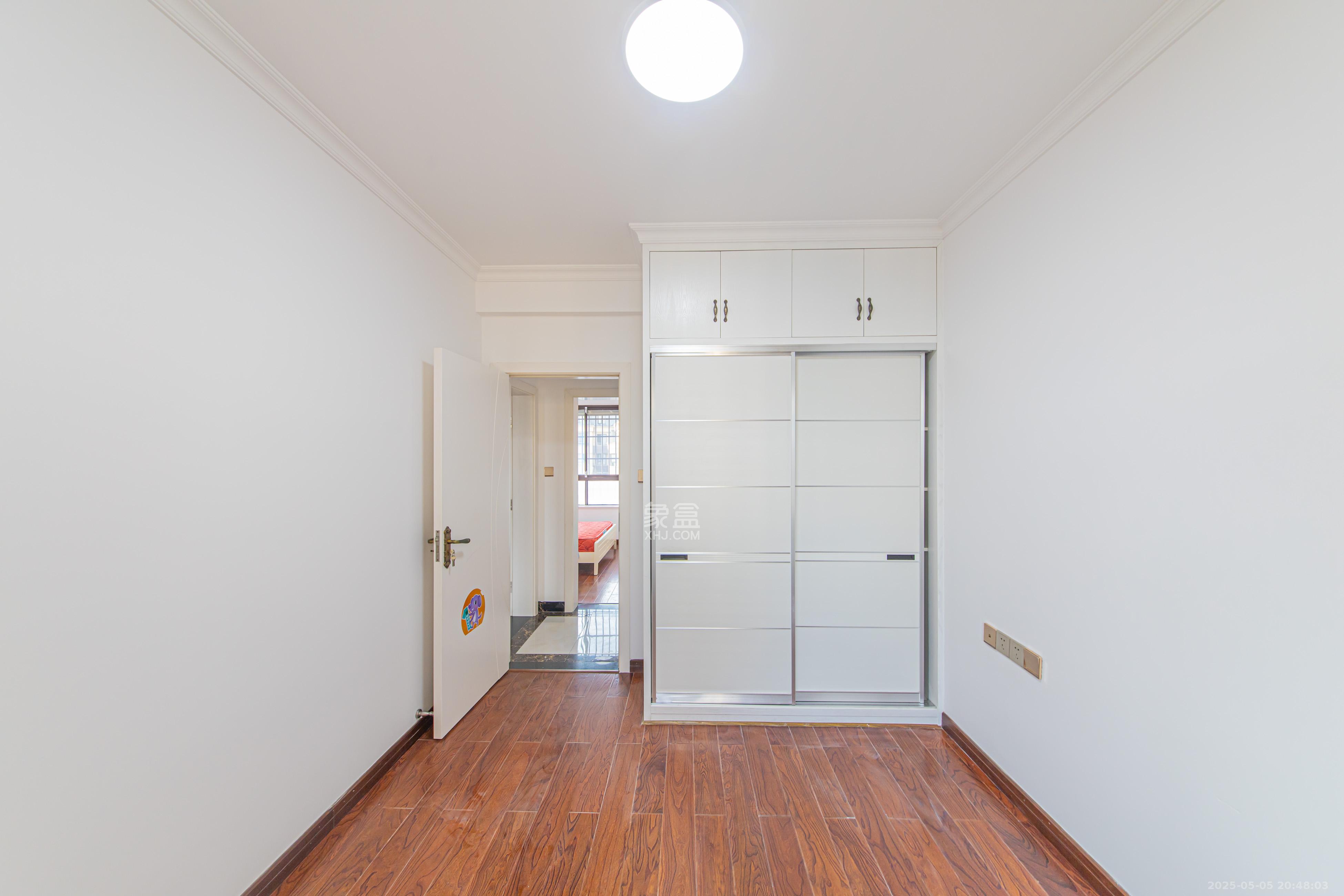 北辰中央公园B区 4室2厅2卫 131.0万 北辰中央公园B区 4室2厅2卫 131.0万卧室