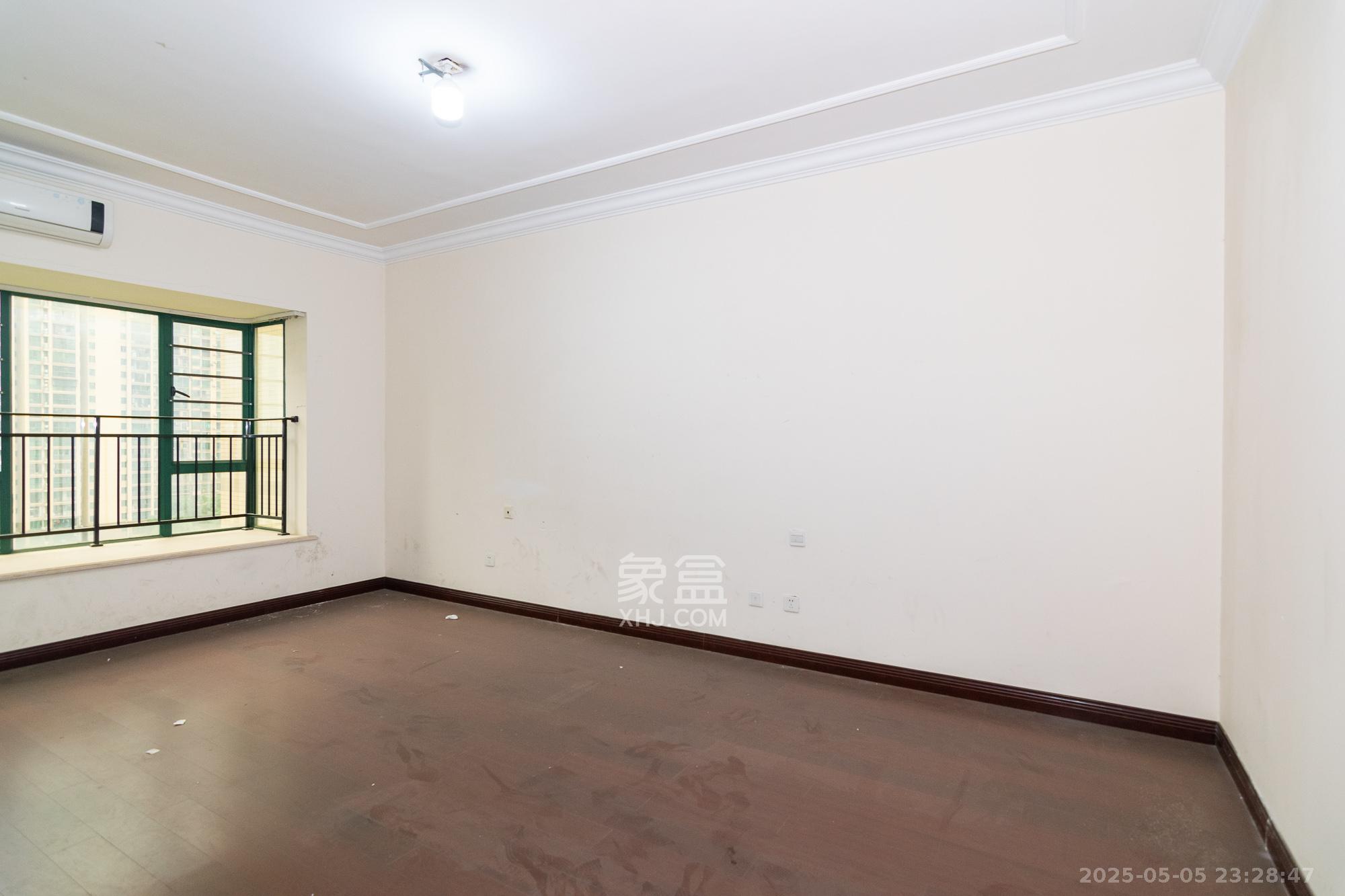 富基世纪公园 3室2厅2卫 60.0万 富基世纪公园 3室2厅2卫 60.0万卧室