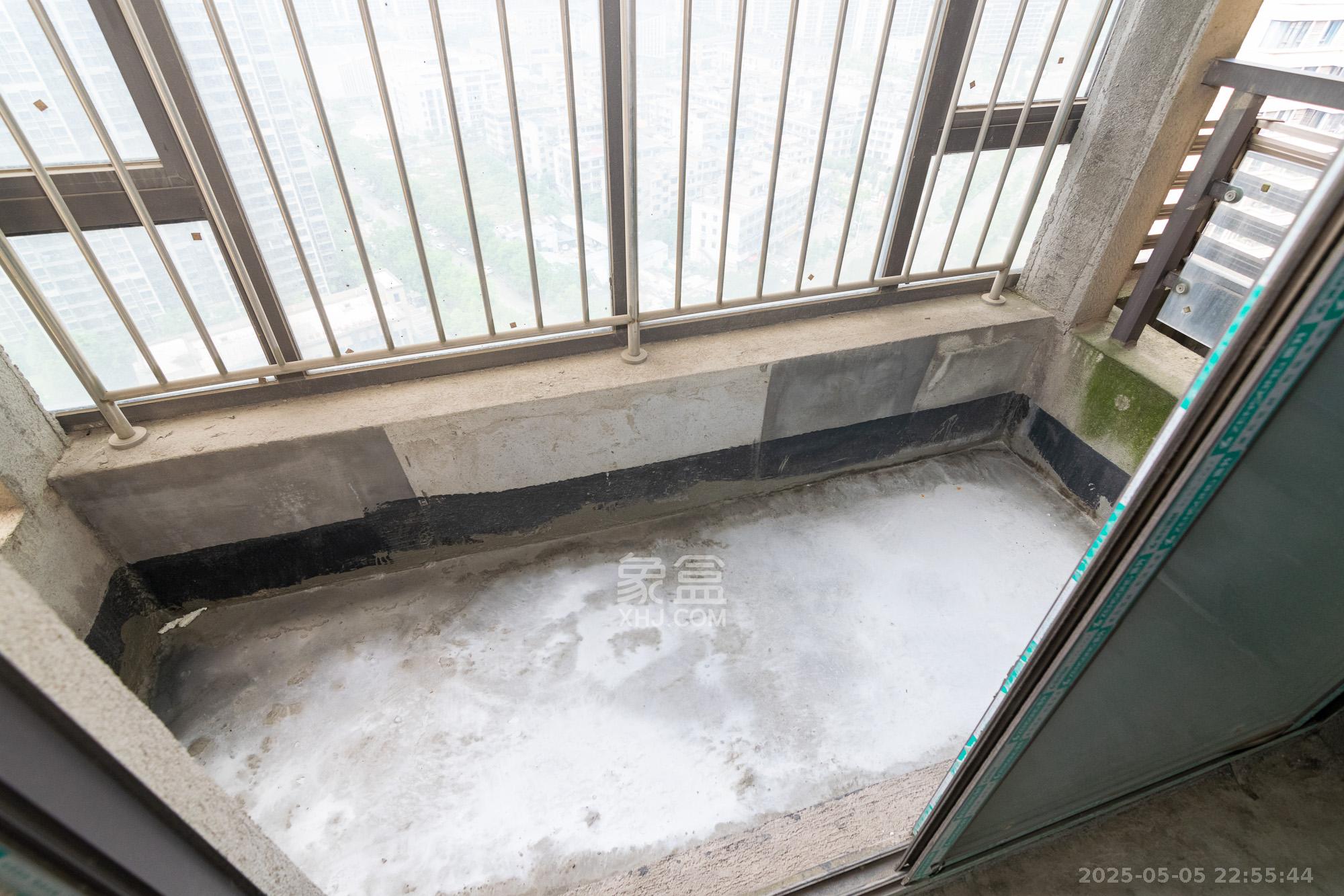 润和山水郡  4室2厅2卫   95.00万阳台