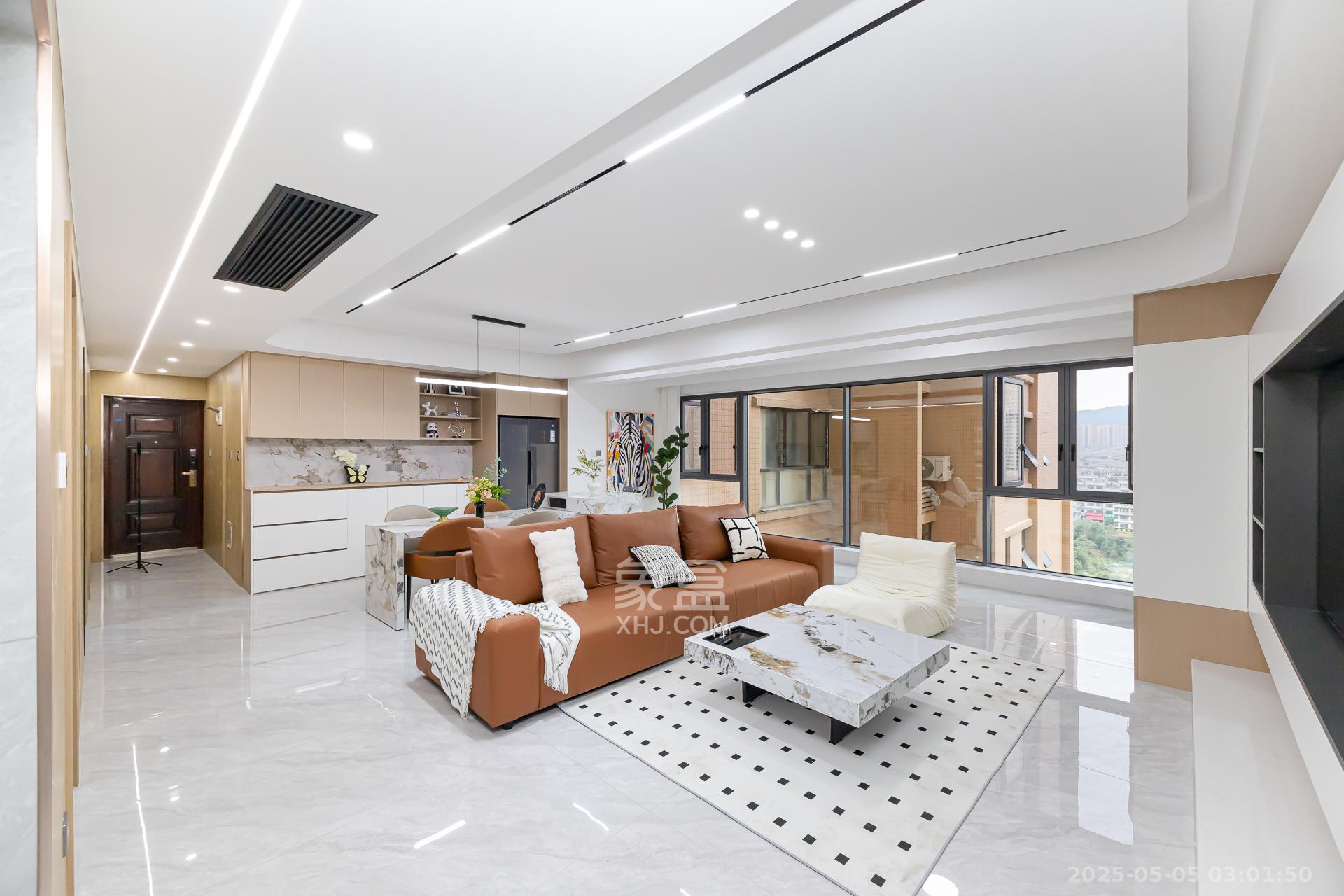 润和又一城 4室2厅2卫 129.8万 润和又一城 4室2厅2卫 129.8万客厅