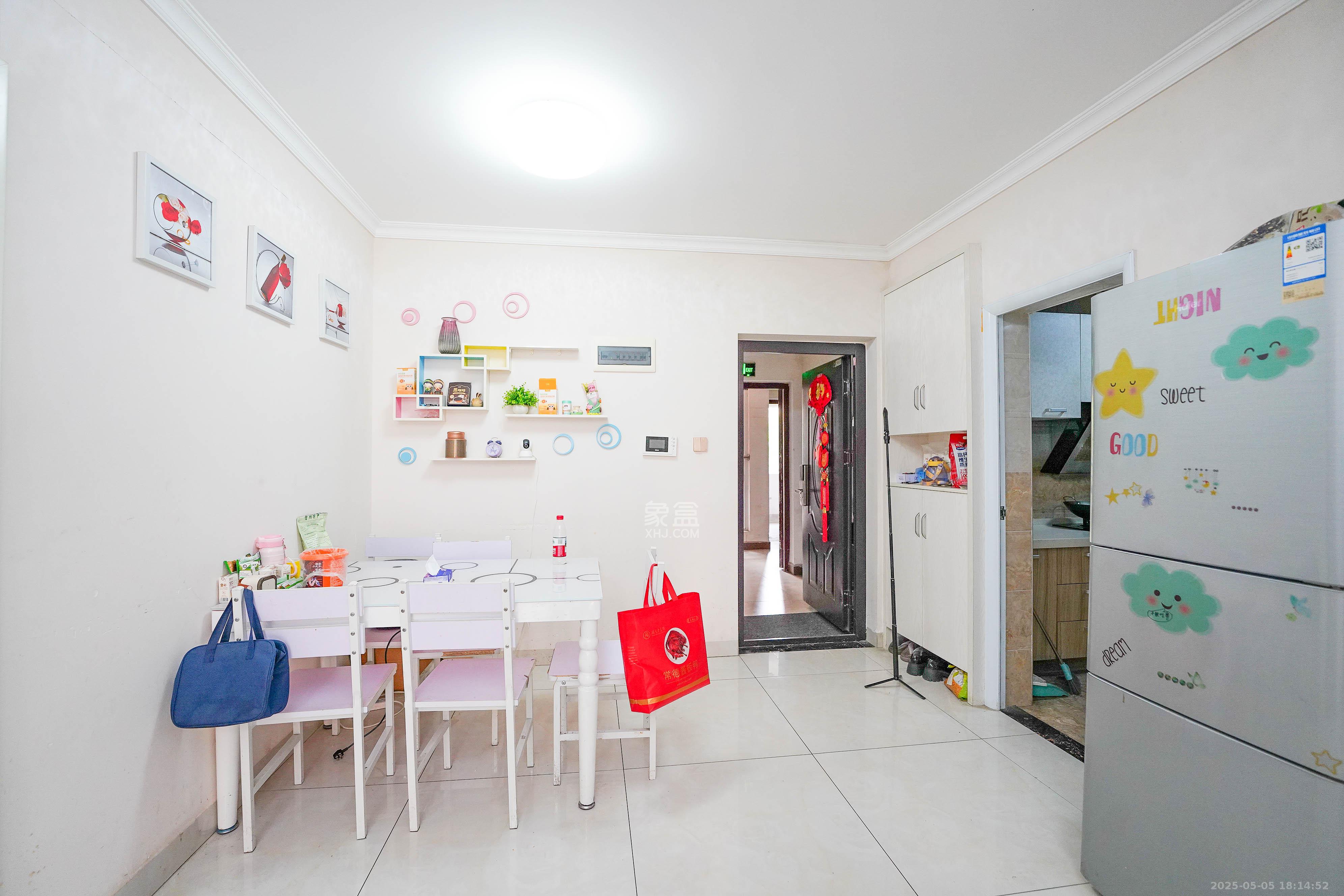 丽发新城 2室1厅1卫 56.0万 丽发新城 2室1厅1卫 56.0万客厅