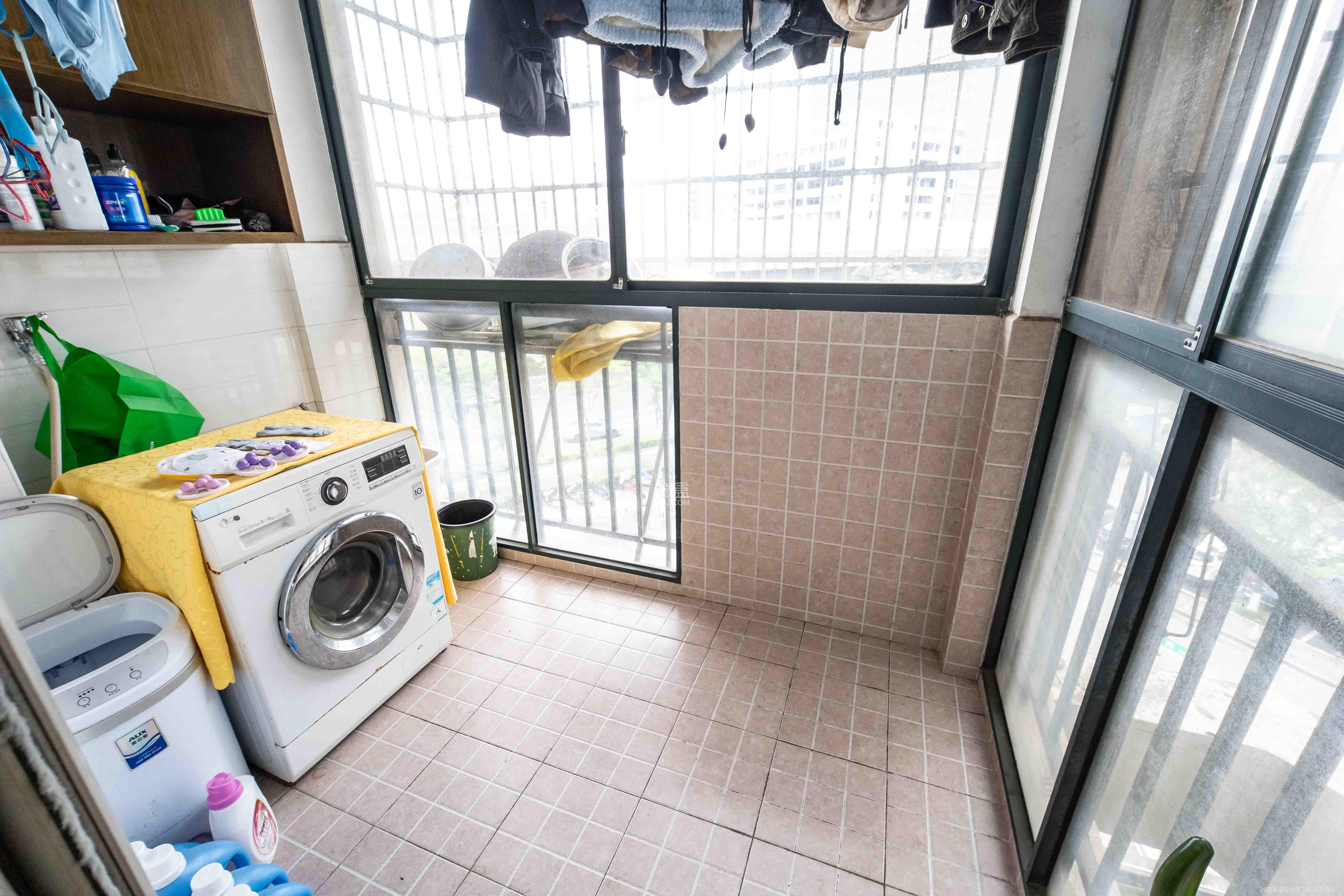 浏阳河畔家园 3室2厅2卫 99.0万 浏阳河畔家园 3室2厅2卫 99.0万阳台