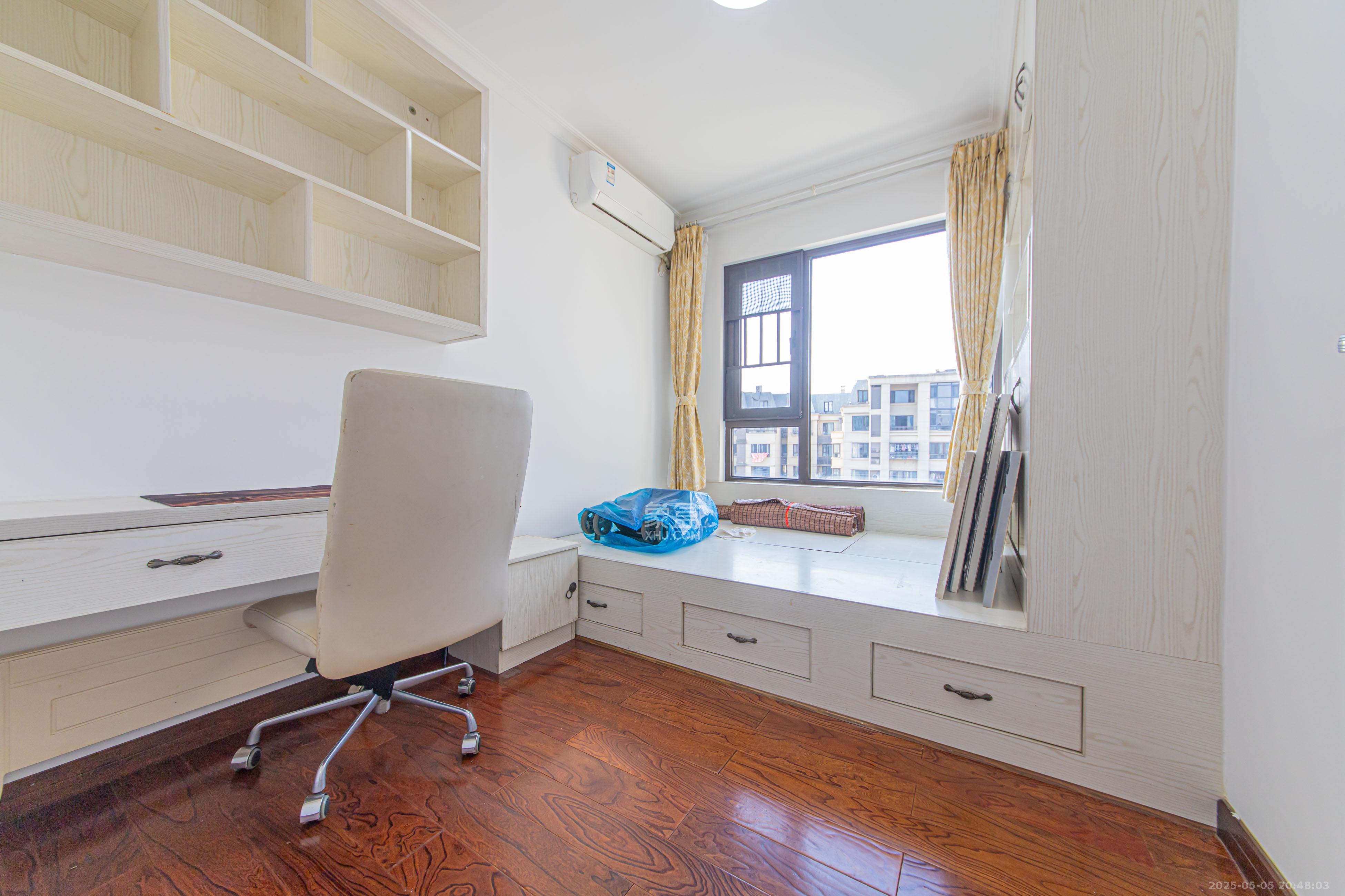 北辰中央公园B区 4室2厅2卫 131.0万 北辰中央公园B区 4室2厅2卫 131.0万卧室