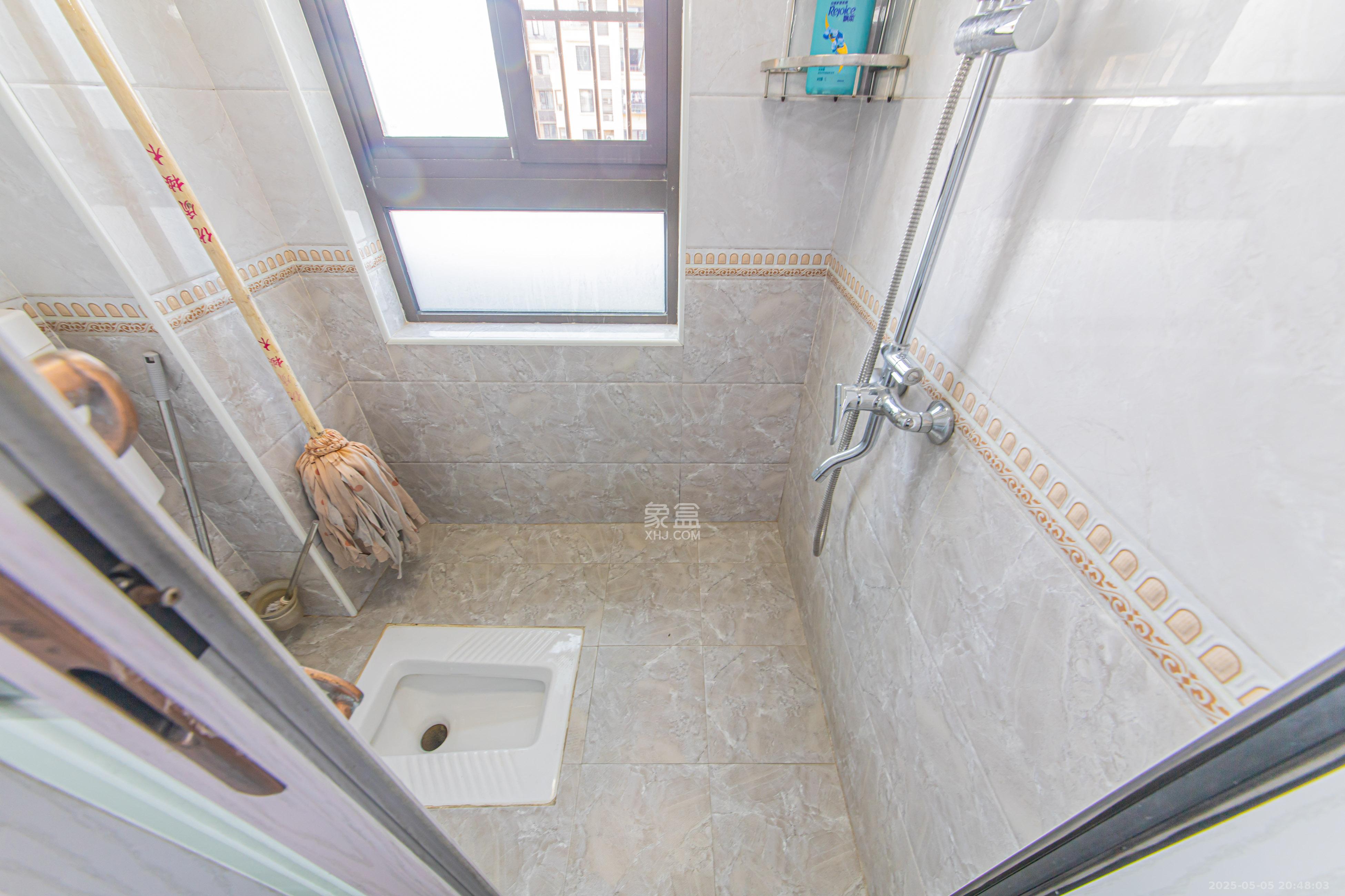 北辰中央公园B区 4室2厅2卫 131.0万 北辰中央公园B区 4室2厅2卫 131.0万卫生间