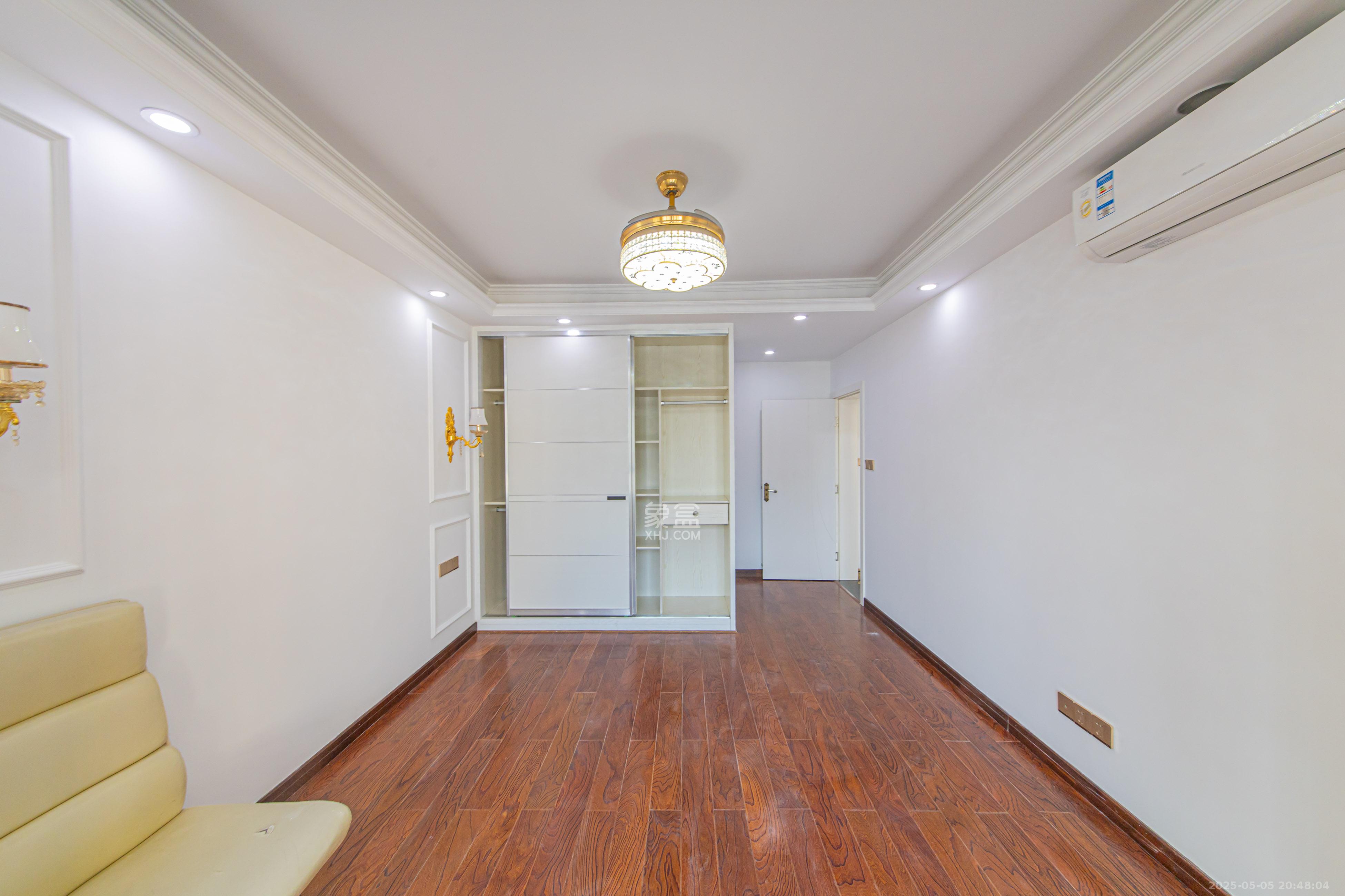 北辰中央公园B区 4室2厅2卫 131.0万 北辰中央公园B区 4室2厅2卫 131.0万卧室