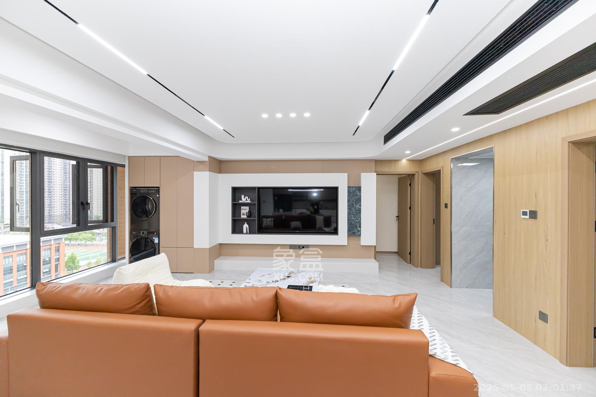 润和又一城 4室2厅2卫 129.8万 润和又一城 4室2厅2卫 129.8万客厅