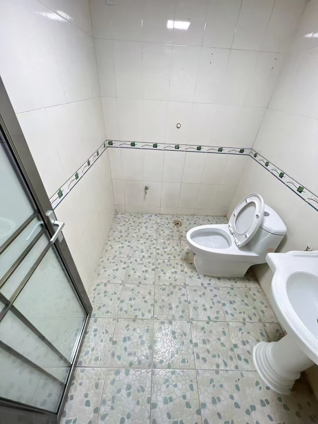 华贸大厦(华贸花苑) 1室0厅1卫 33.0万 华贸大厦(华贸花苑) 1室0厅1卫 33.0万客厅