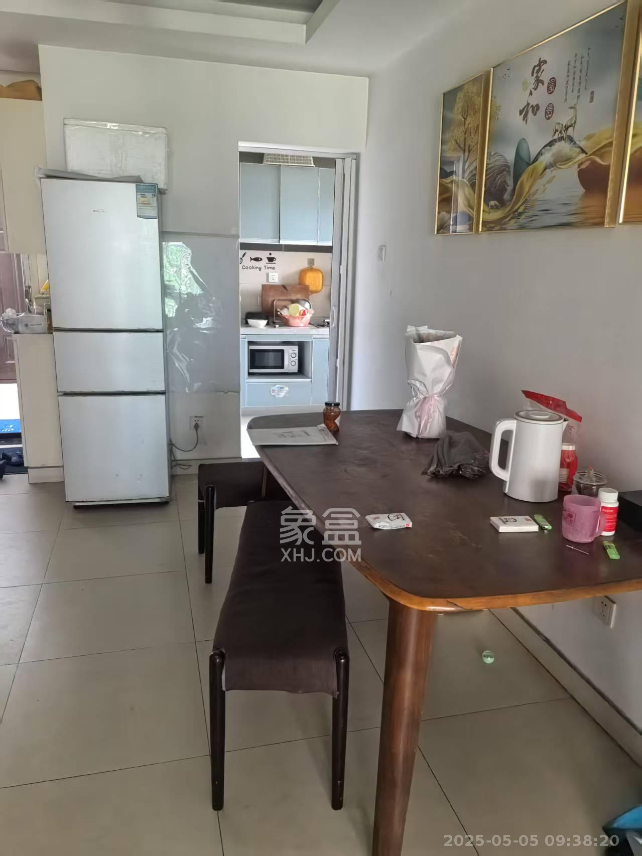 山水湾 3室2厅2卫 1700.0元/月 山水湾 3室2厅2卫 1700.0元/月室内图