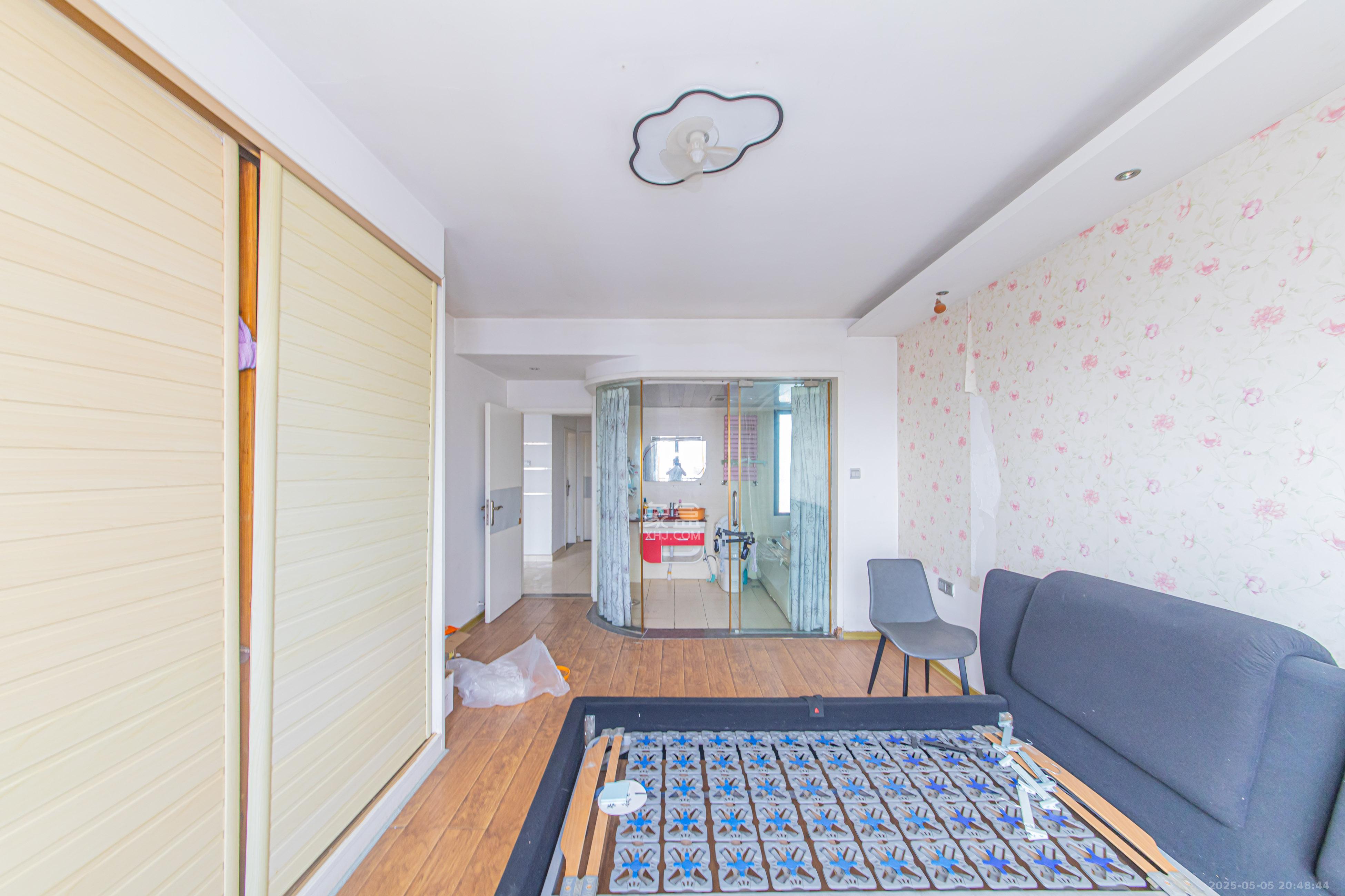 保利花园 3室2厅2卫 115.0万 保利花园 3室2厅2卫 115.0万卧室