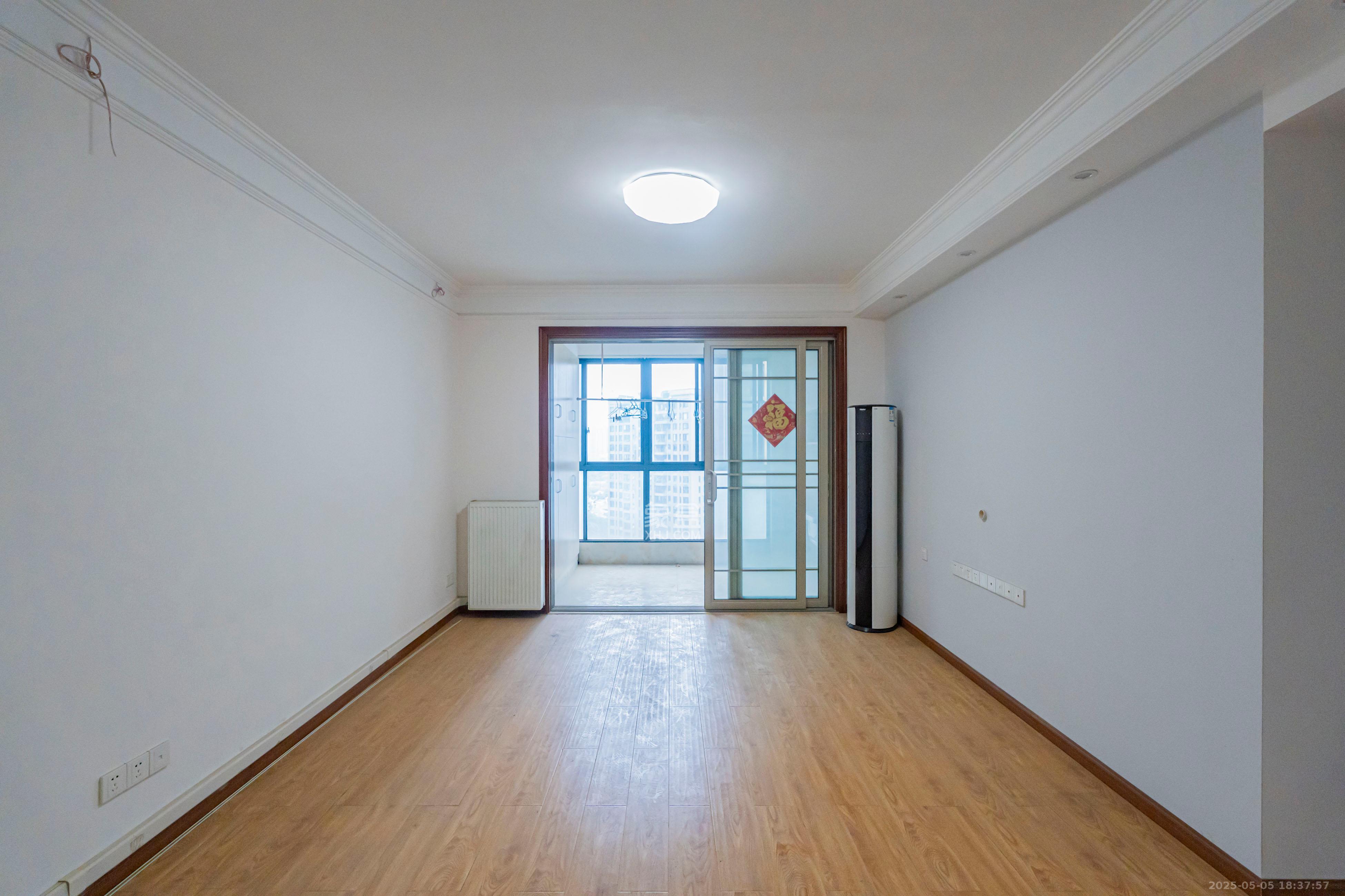 藏珑湖上国际花园 3室1厅1卫 90.0万 藏珑湖上国际花园 3室1厅1卫 90.0万客厅