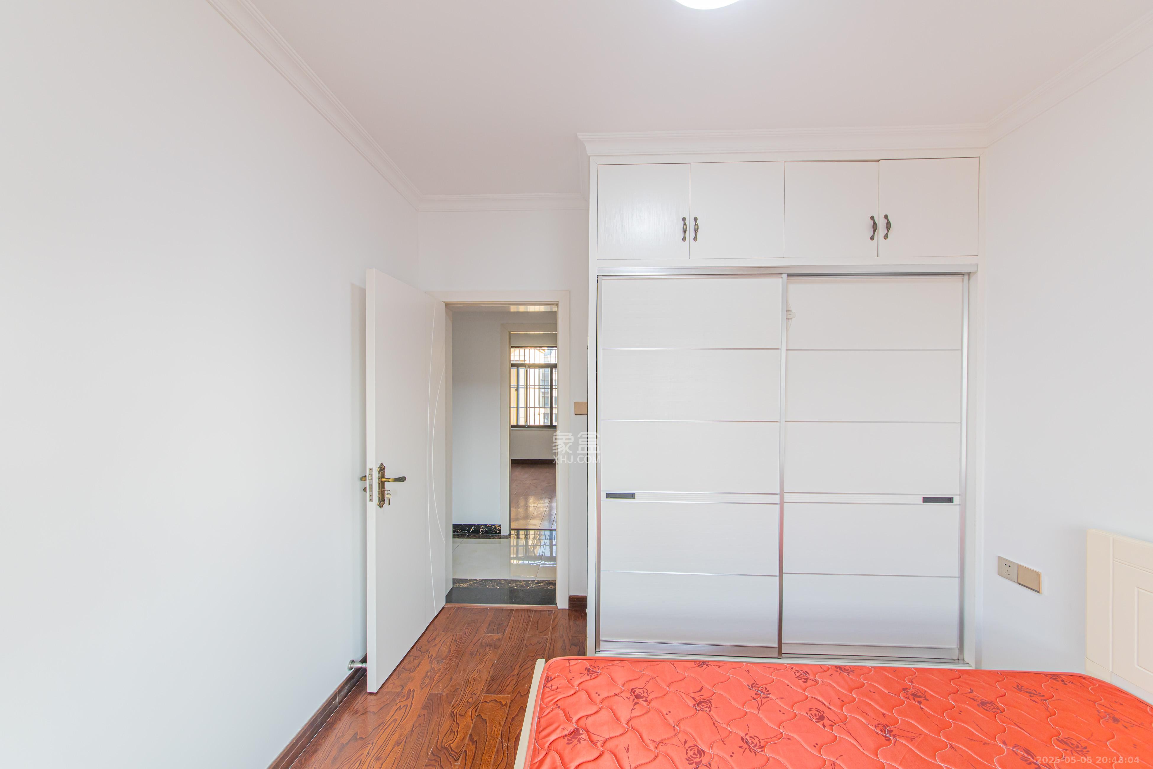 北辰中央公园B区 4室2厅2卫 131.0万 北辰中央公园B区 4室2厅2卫 131.0万卧室