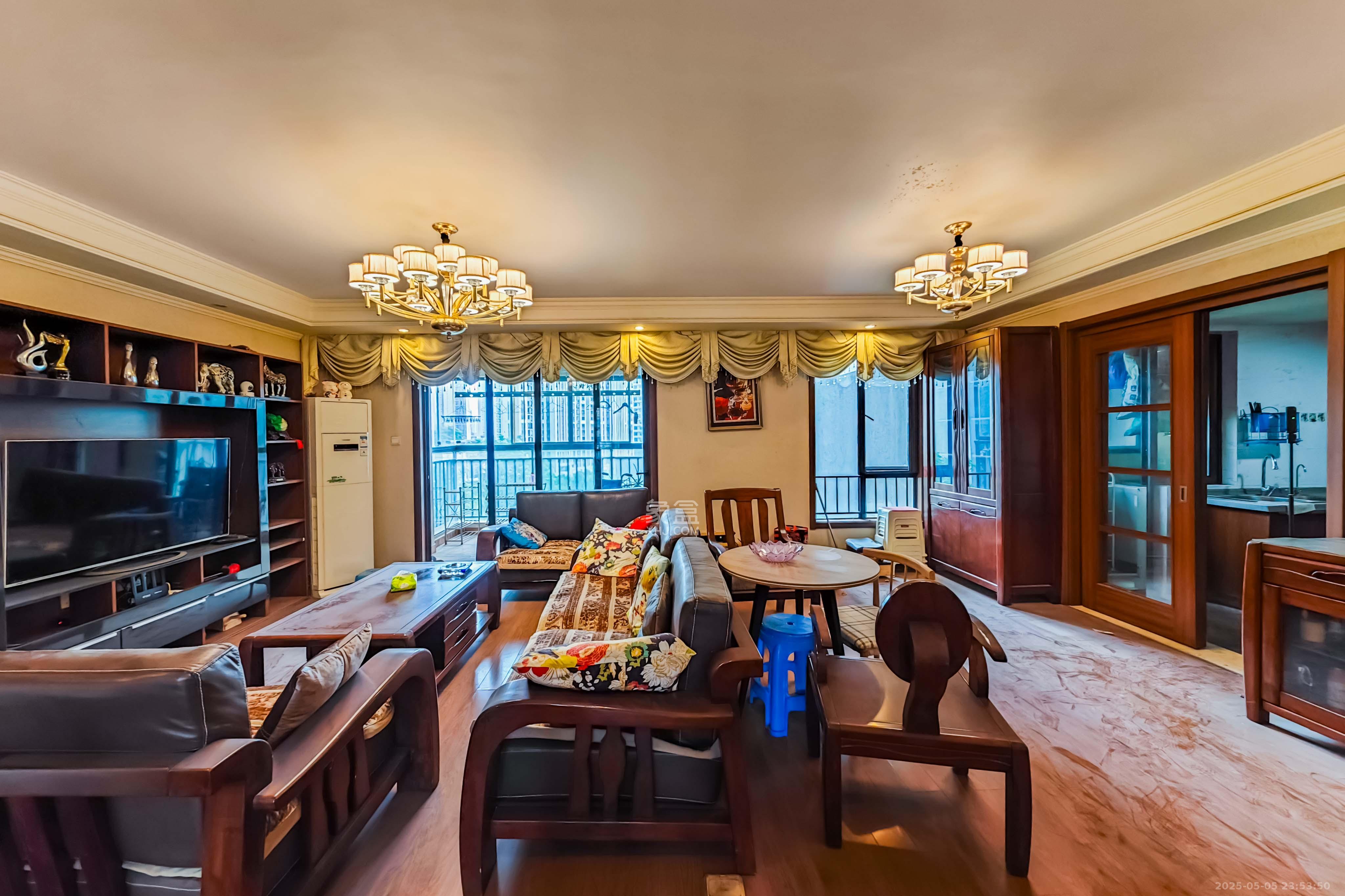 万科金域华府三四期 4室2厅2卫 126.0万 万科金域华府三四期 4室2厅2卫 126.0万客厅