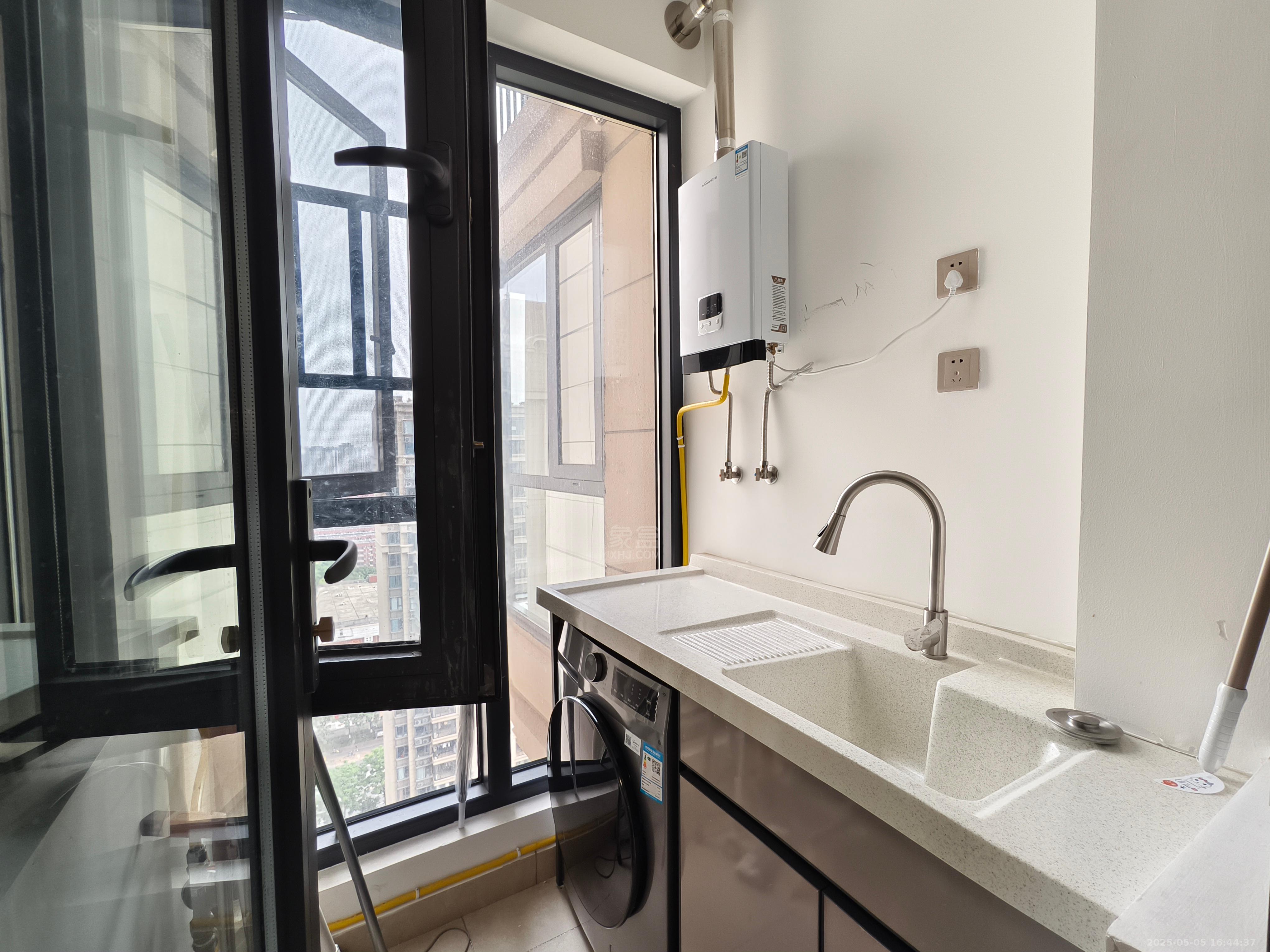 恒大华府 3室2厅1卫 2500.0元/月 恒大华府 3室2厅1卫 2500.0元/月室内图