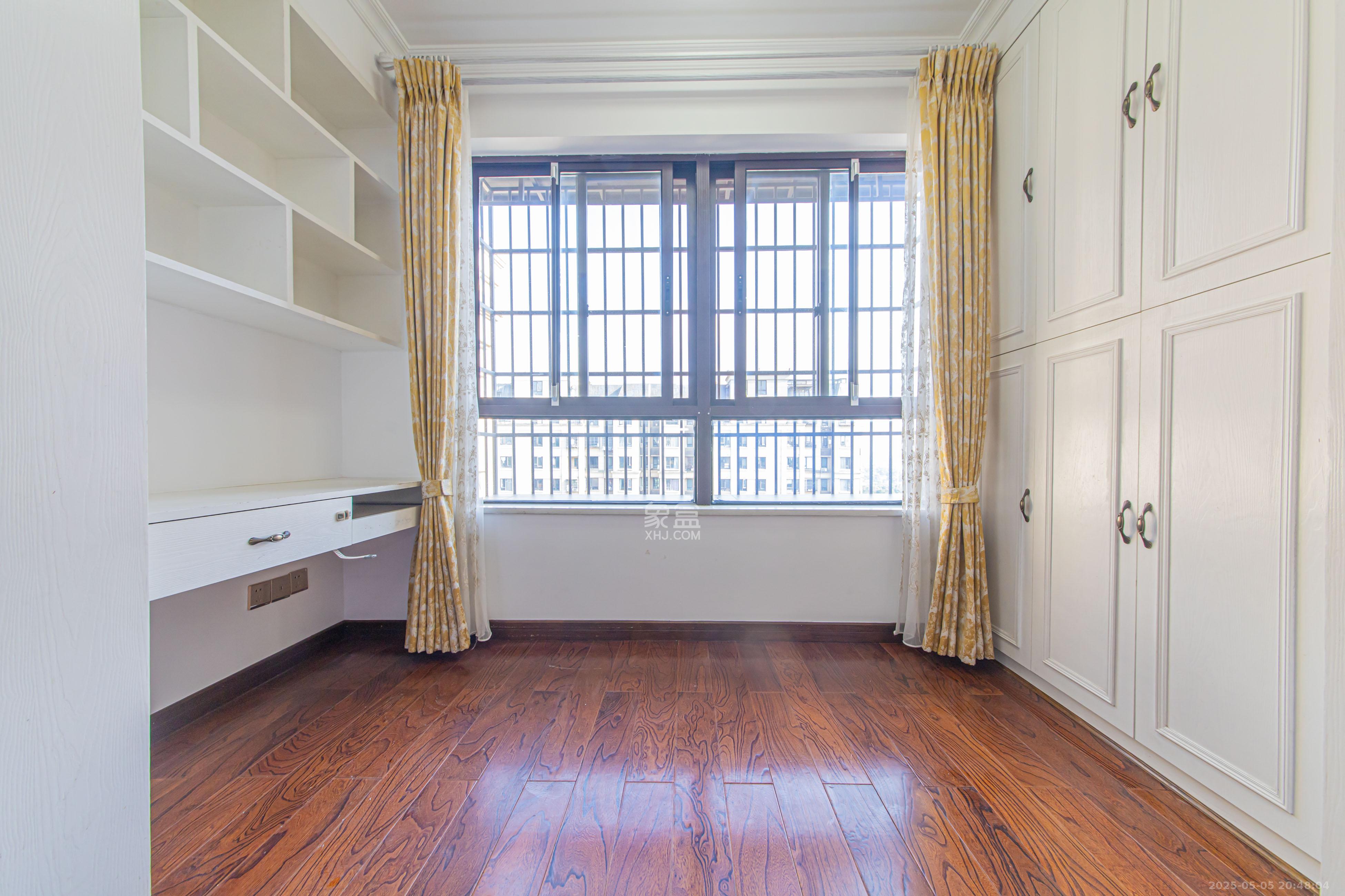 北辰中央公园B区 4室2厅2卫 131.0万 北辰中央公园B区 4室2厅2卫 131.0万卧室