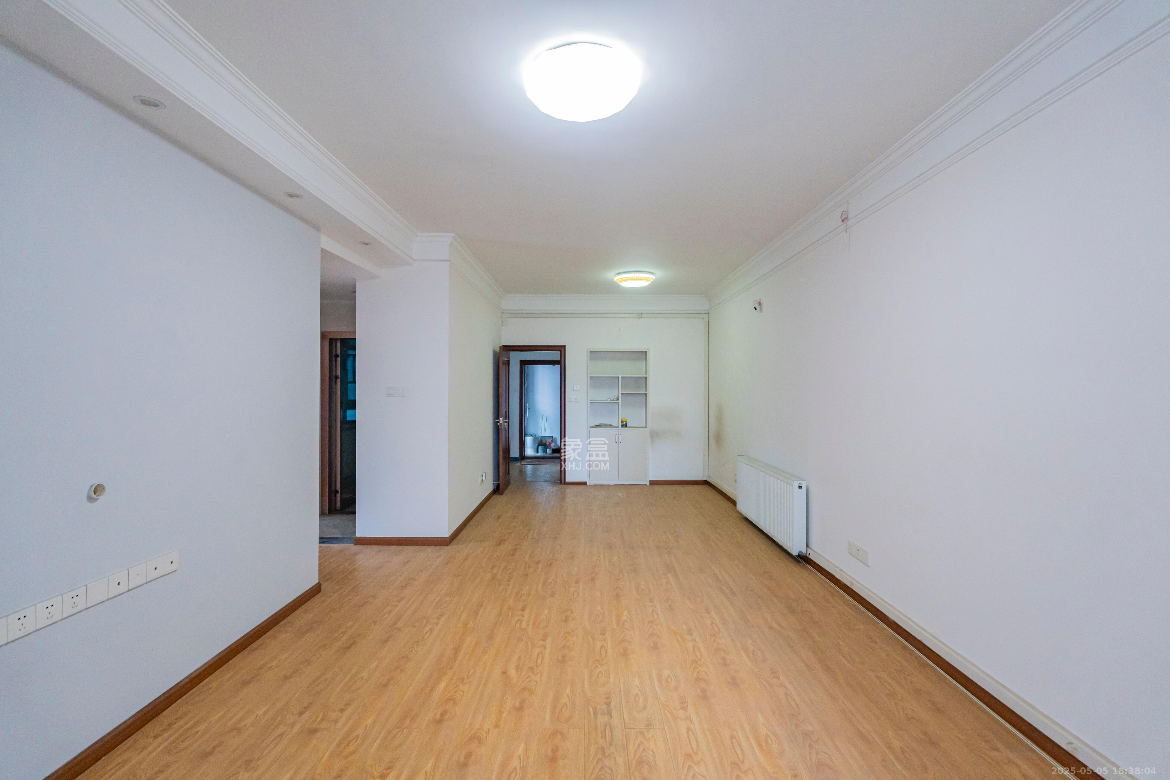 藏珑湖上国际花园 3室1厅1卫 90.0万 藏珑湖上国际花园 3室1厅1卫 90.0万客厅