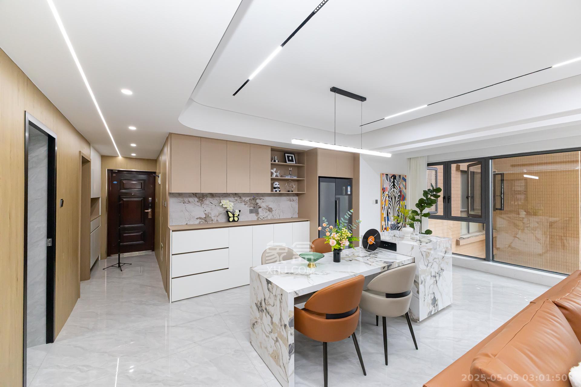 润和又一城 4室2厅2卫 129.8万 润和又一城 4室2厅2卫 129.8万客厅