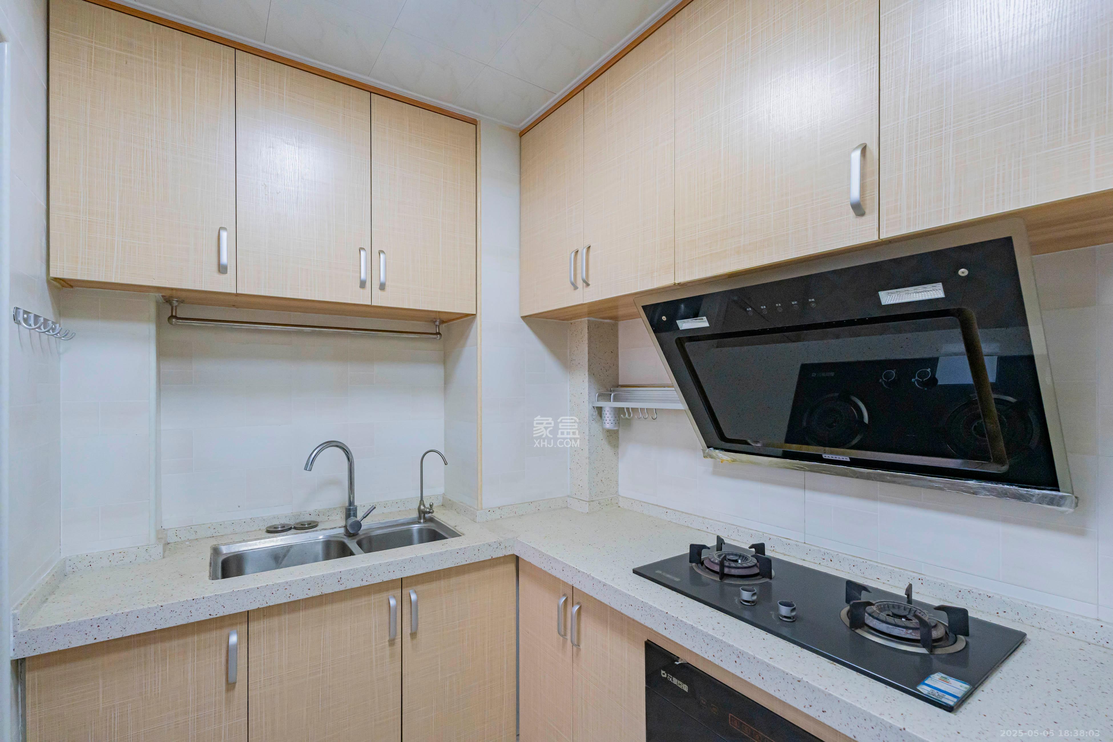 藏珑湖上国际花园 3室1厅1卫 90.0万 藏珑湖上国际花园 3室1厅1卫 90.0万厨房