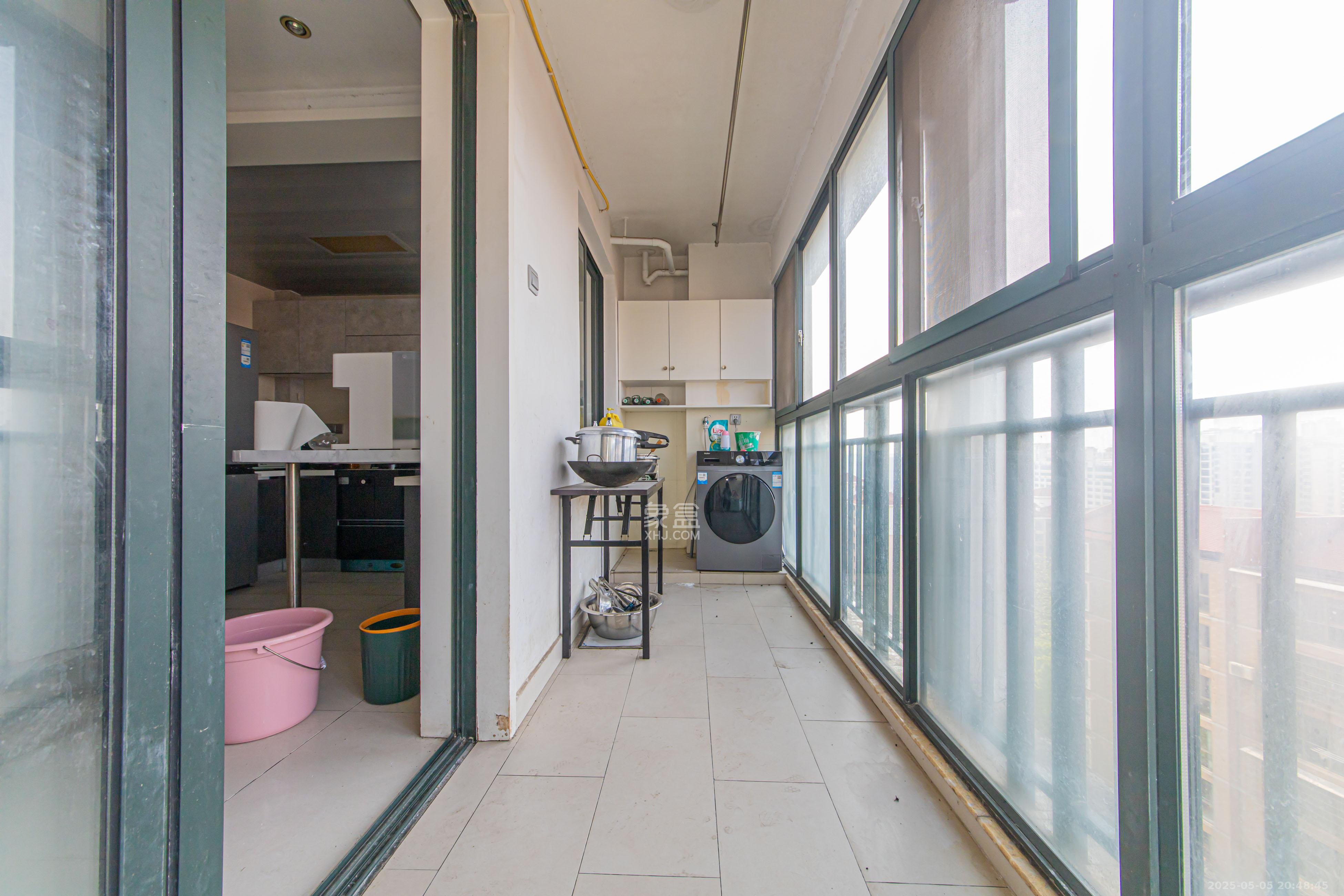 保利花园  3室2厅2卫    115.0万阳台