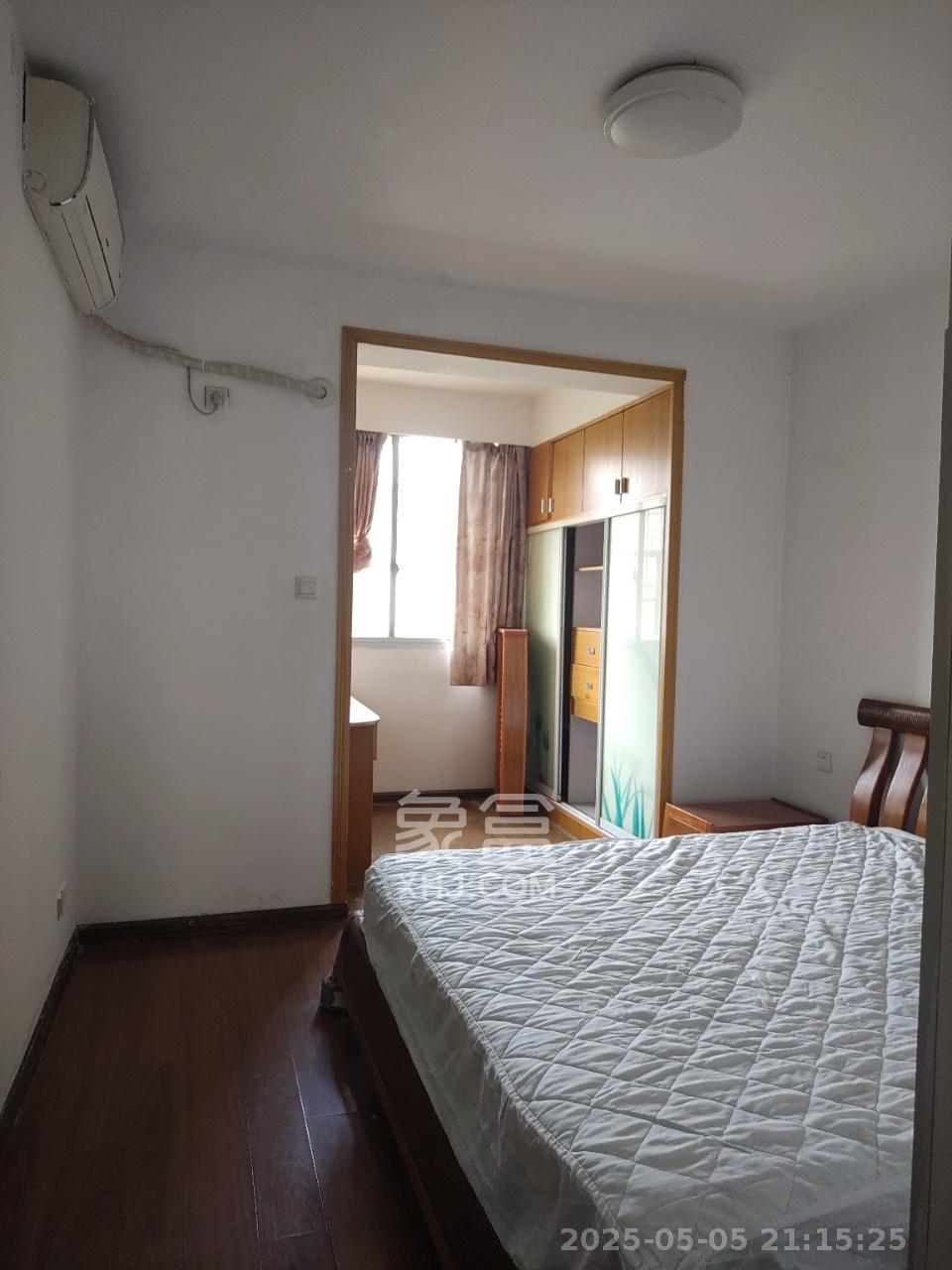 鄱阳小区  1室2厅2卫    1400.0元/月室内图