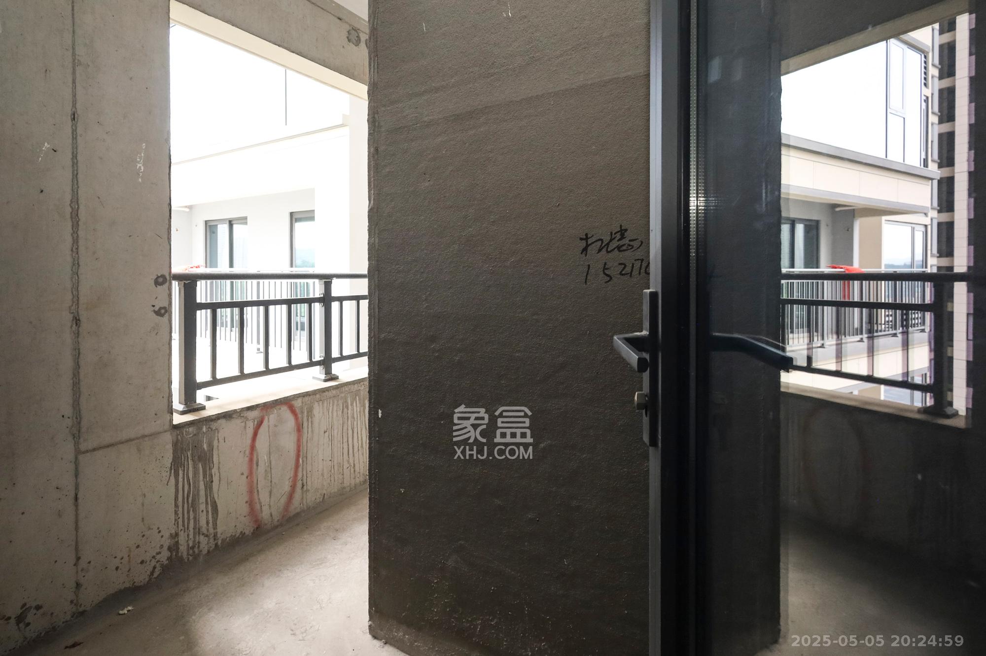 长沙北中心保利时代  3室2厅2卫   106.00万卧室