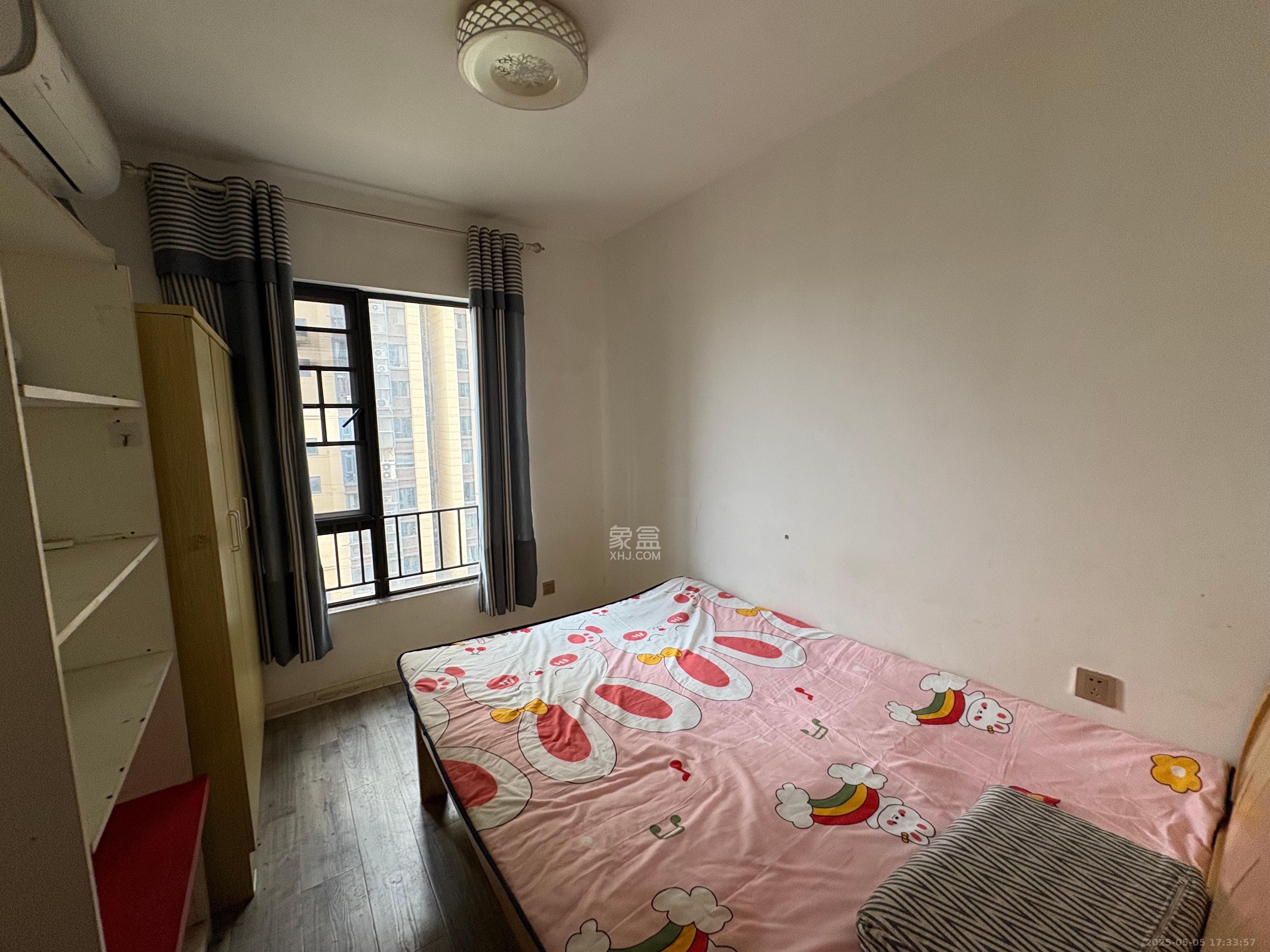 保利城(中航城国际社区、郡原美村) 5室2厅2卫 2100.0元/月 保利城(中航城国际社区、郡原美村) 5室2厅2卫 2100.0元/月室内图