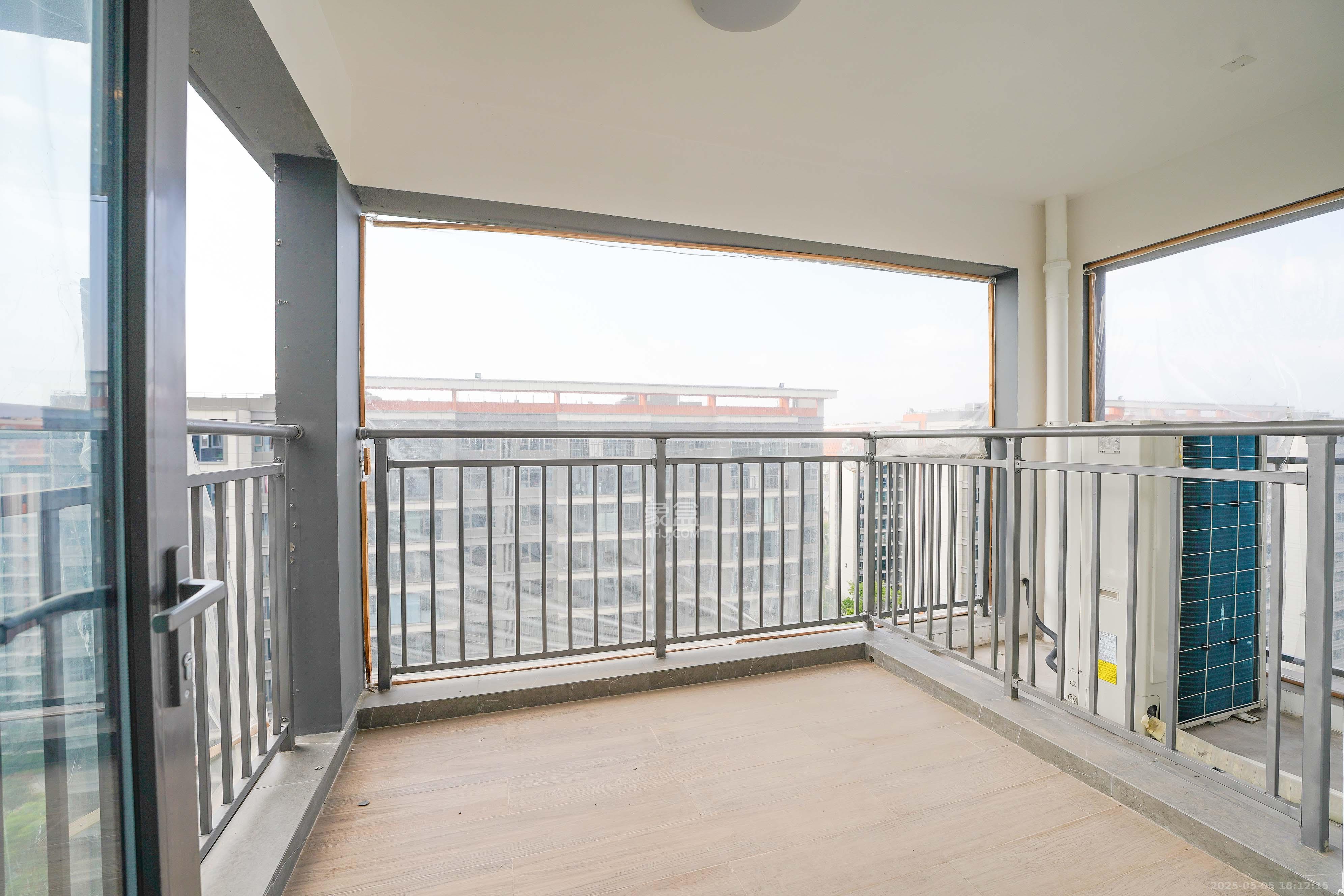 中海寰宇天下 5室2厅2卫 158.0万 中海寰宇天下 5室2厅2卫 158.0万卧室