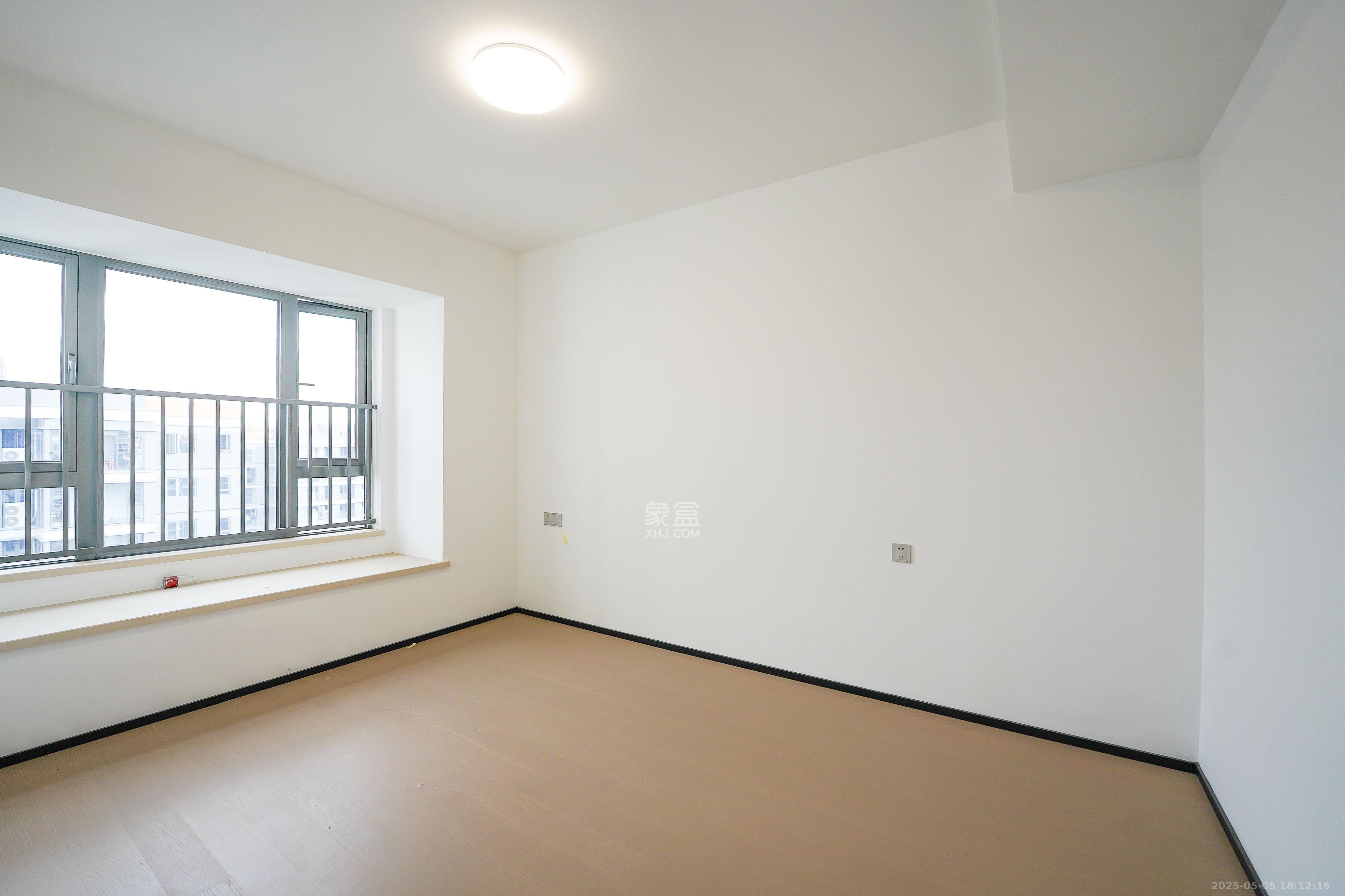 中海寰宇天下 5室2厅2卫 158.0万 中海寰宇天下 5室2厅2卫 158.0万卧室