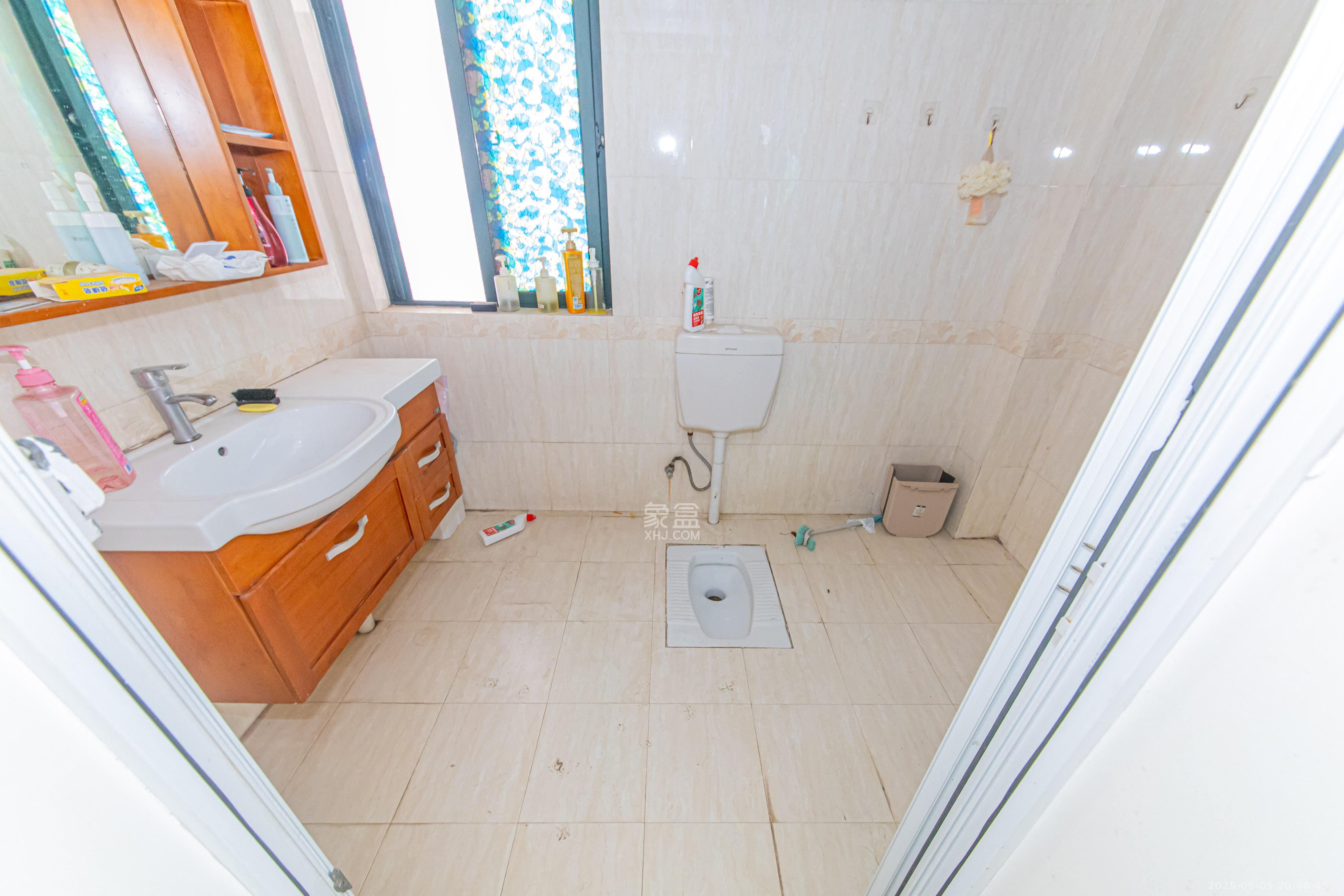 保利花园 3室2厅2卫 115.0万 保利花园 3室2厅2卫 115.0万卫生间