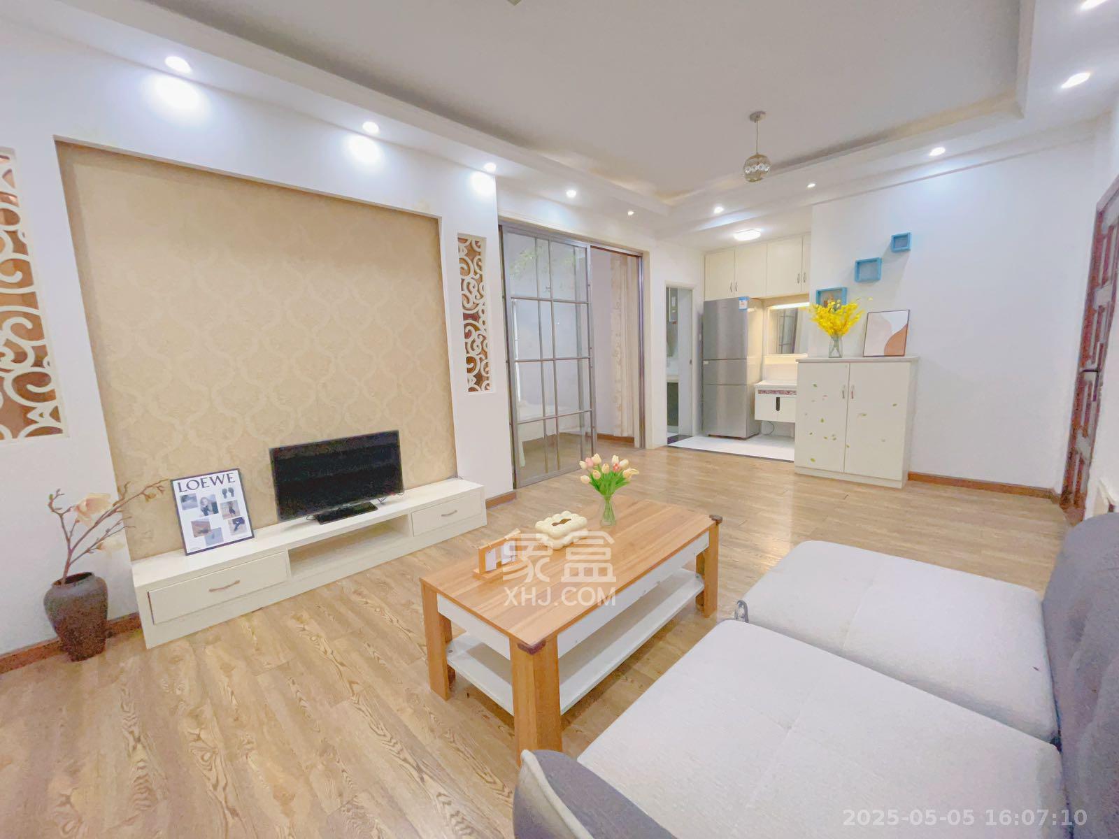 阳光锦城  1室1厅1卫    2300.0元/月室内图