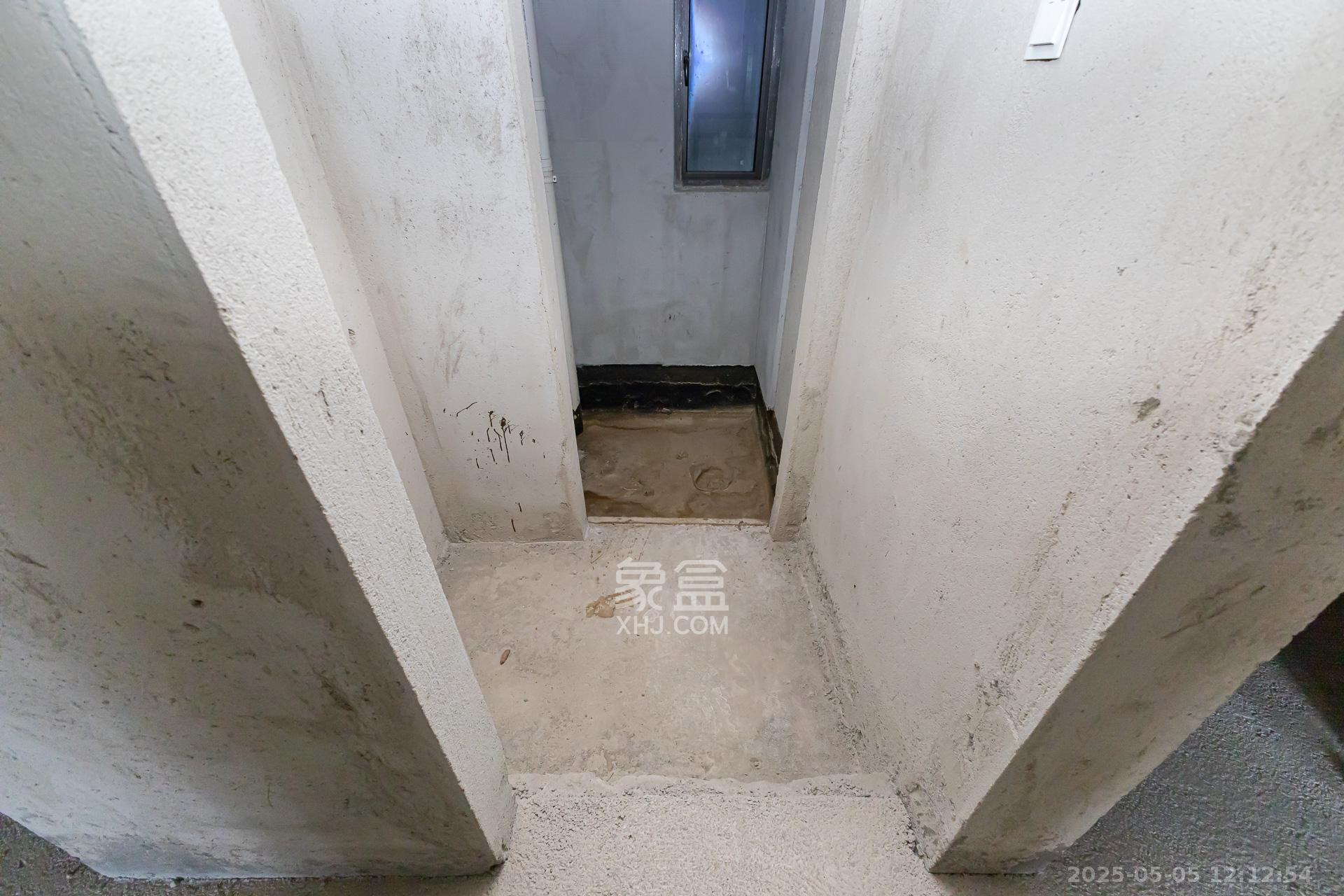 乾源国际  3室2厅2卫   77.00万卫生间