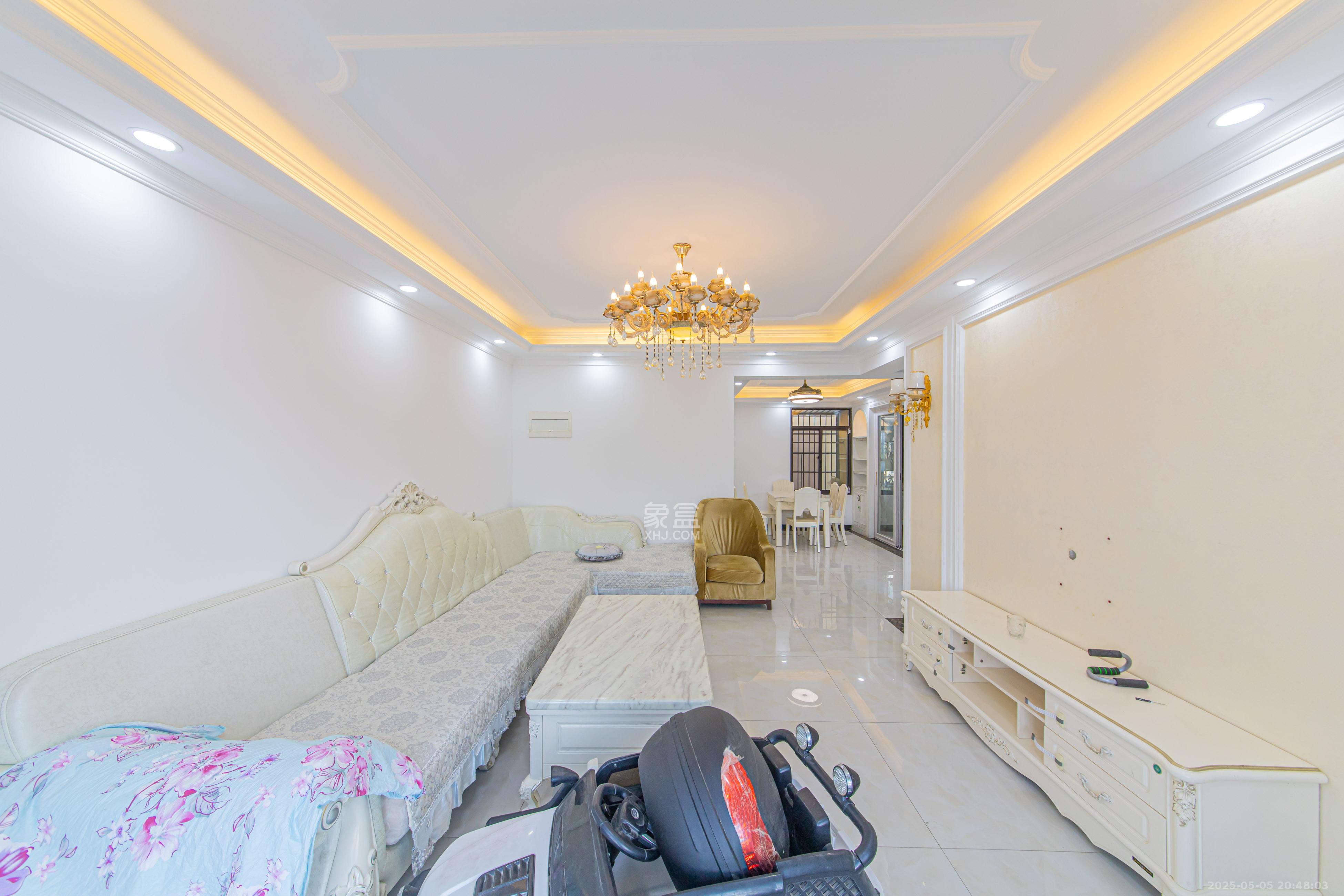 北辰中央公园B区 4室2厅2卫 131.0万 北辰中央公园B区 4室2厅2卫 131.0万客厅