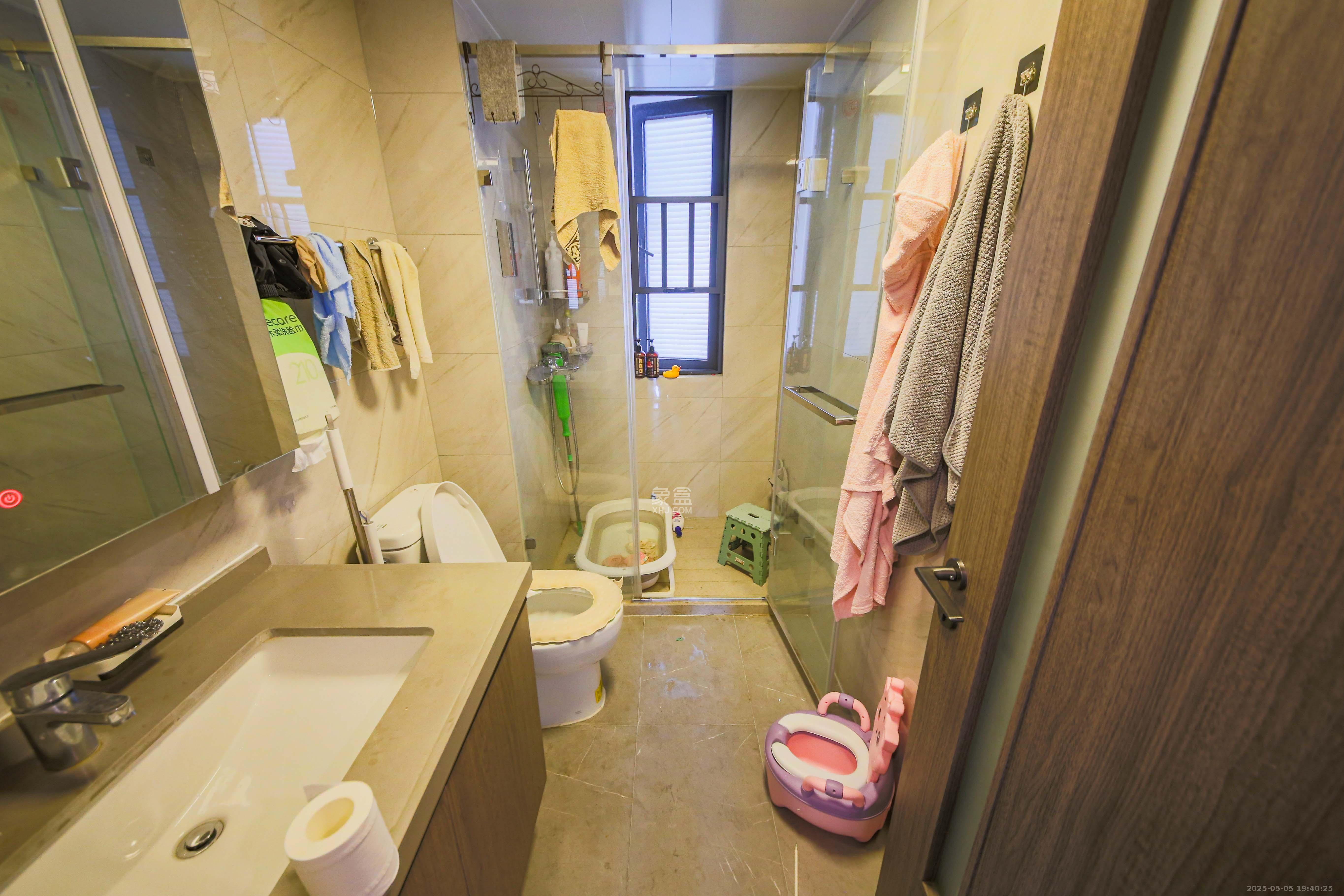 龙湖春江天曜一期  3室2厅2卫   185.00万卫生间