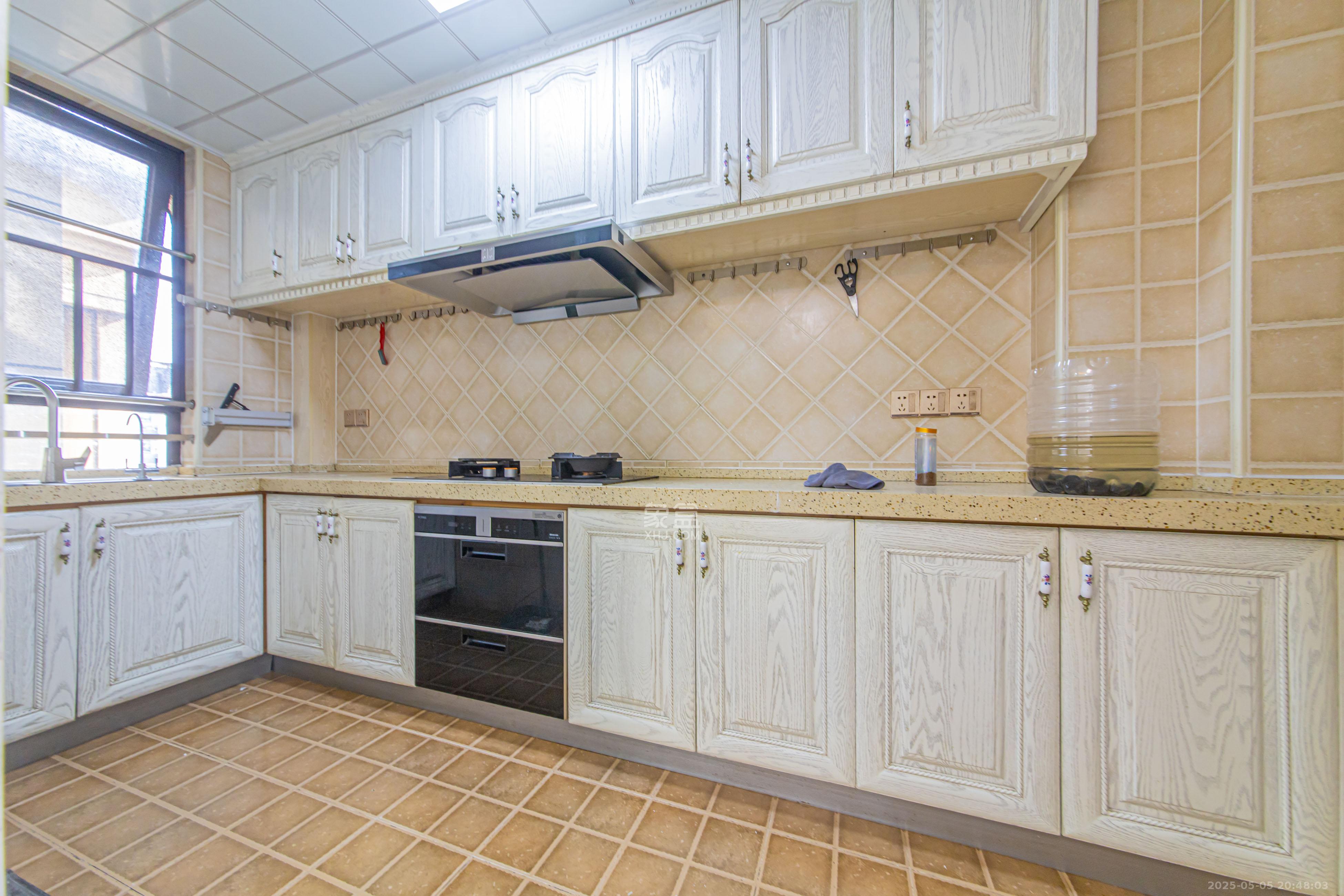 北辰中央公园B区 4室2厅2卫 131.0万 北辰中央公园B区 4室2厅2卫 131.0万厨房