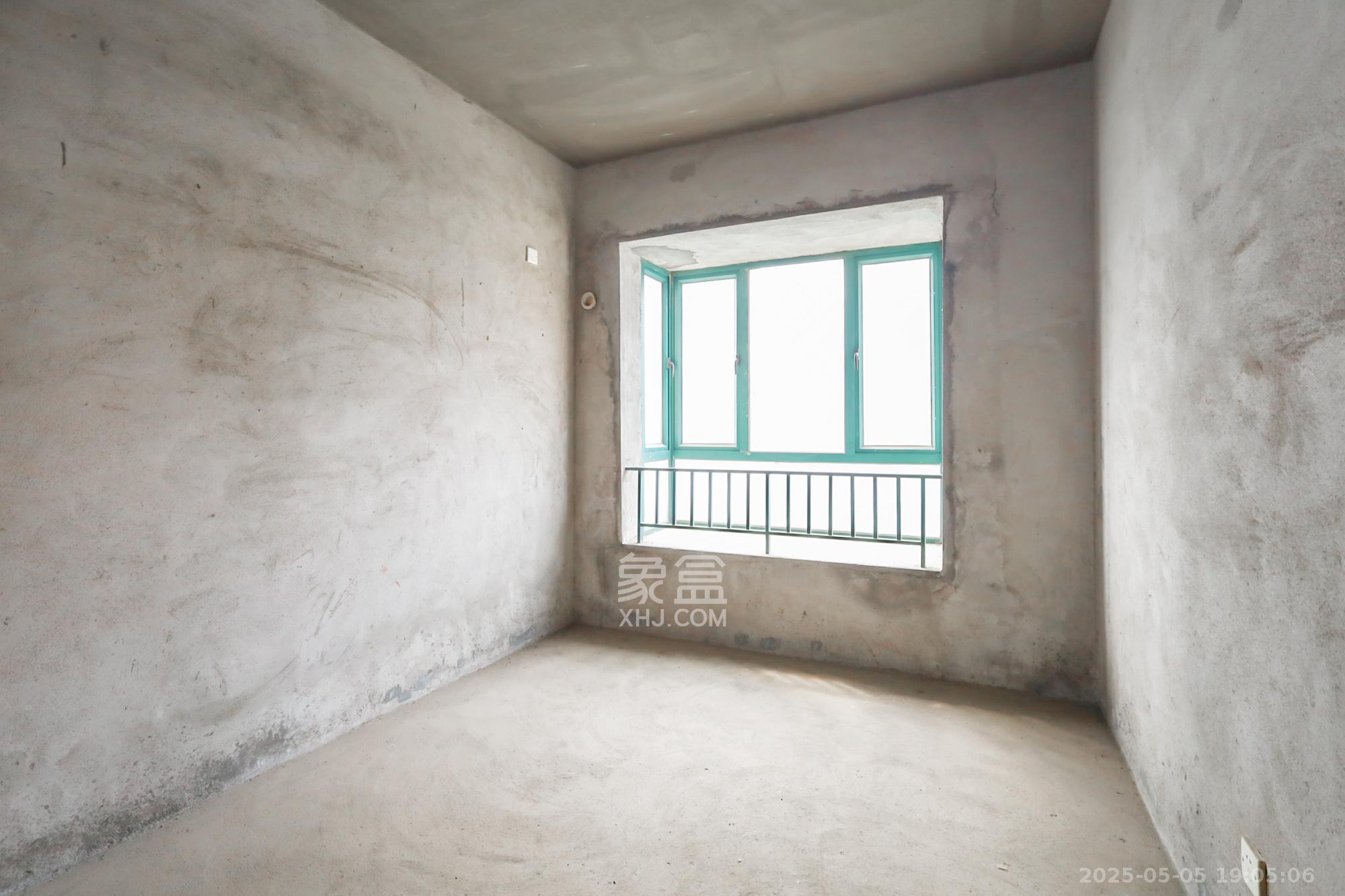 滨江金座  3室2厅2卫    165.0万 滨江金座  3室2厅2卫    165.0万卧室