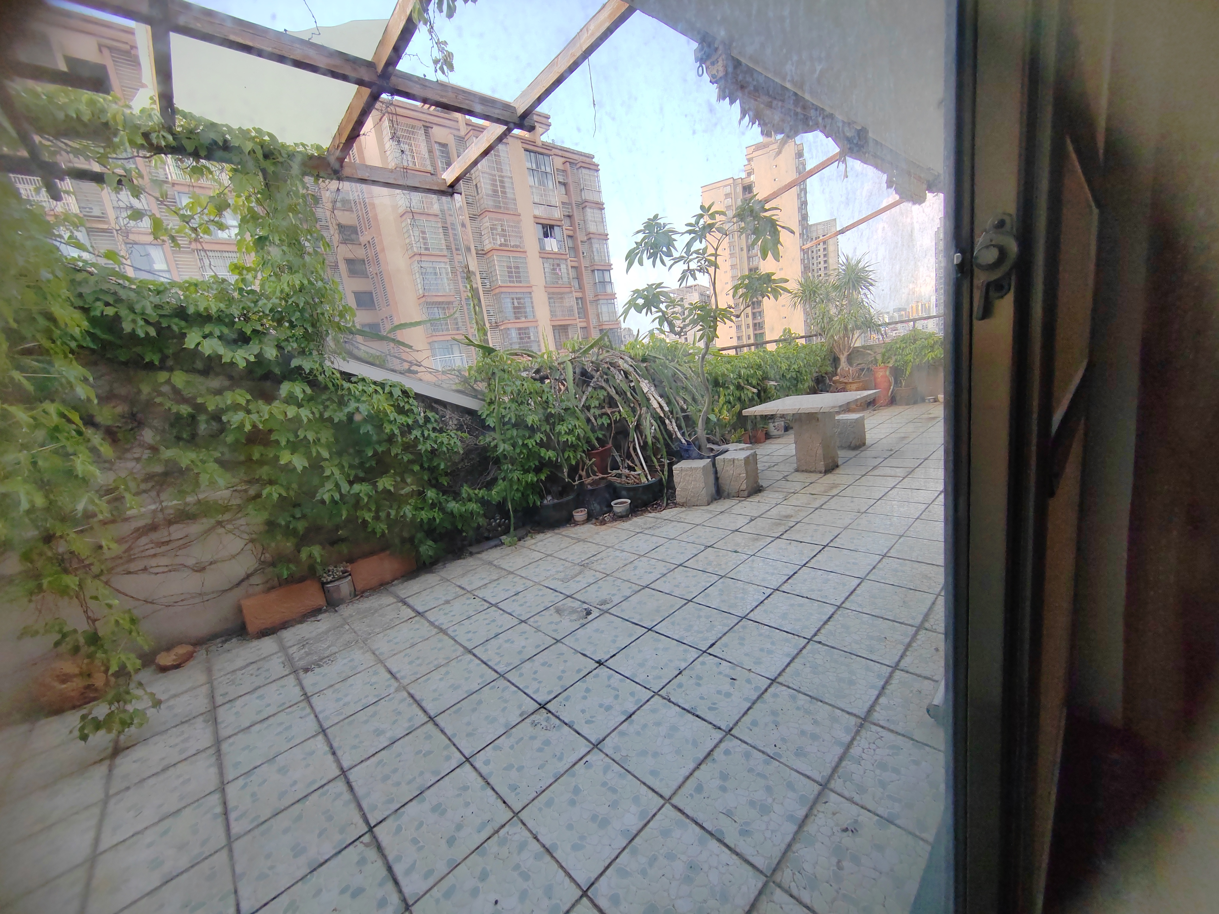 南海绿洲 3室3厅2卫 330.0万 南海绿洲 3室3厅2卫 330.0万阳台