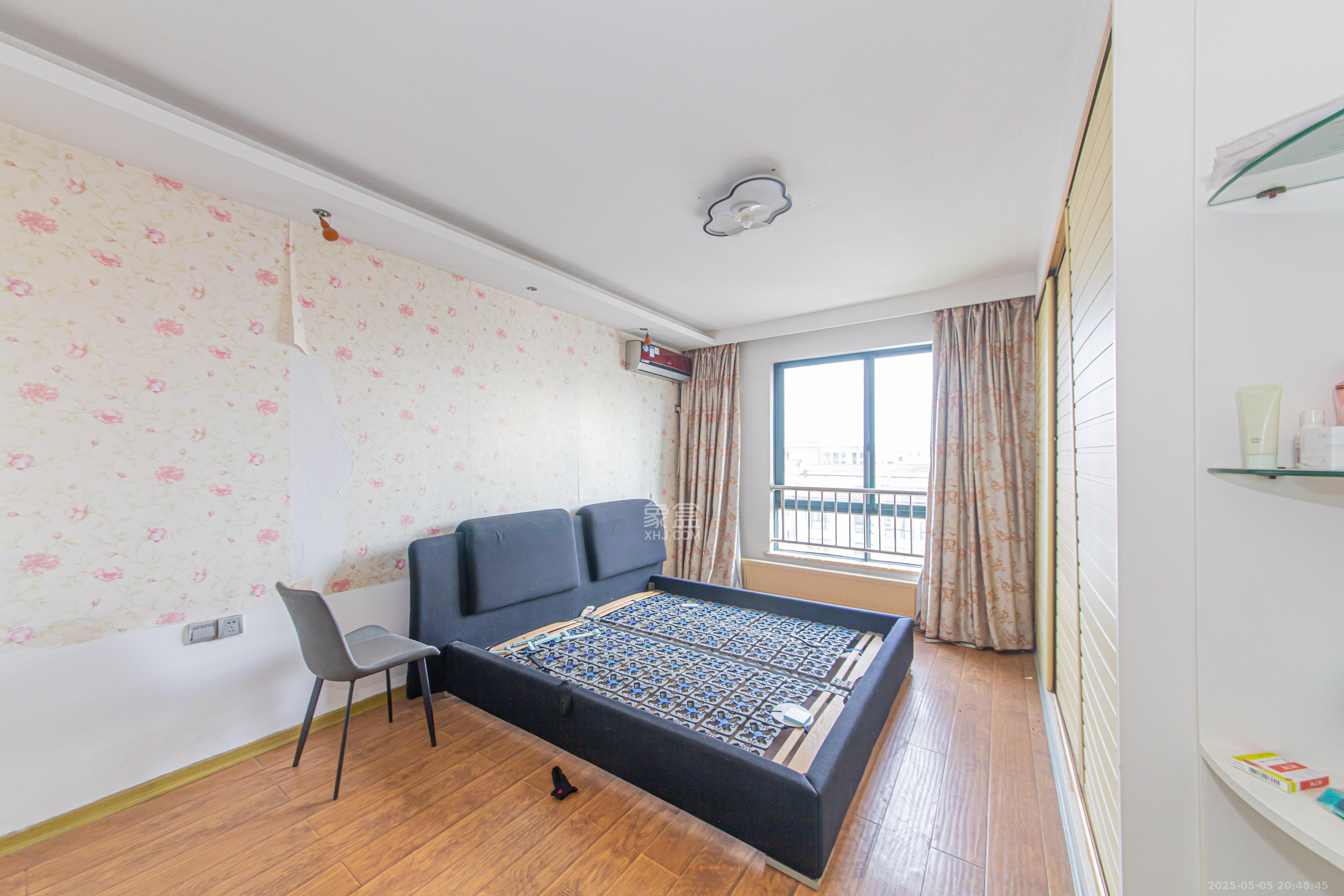 保利花园 3室2厅2卫 115.0万 保利花园 3室2厅2卫 115.0万卧室